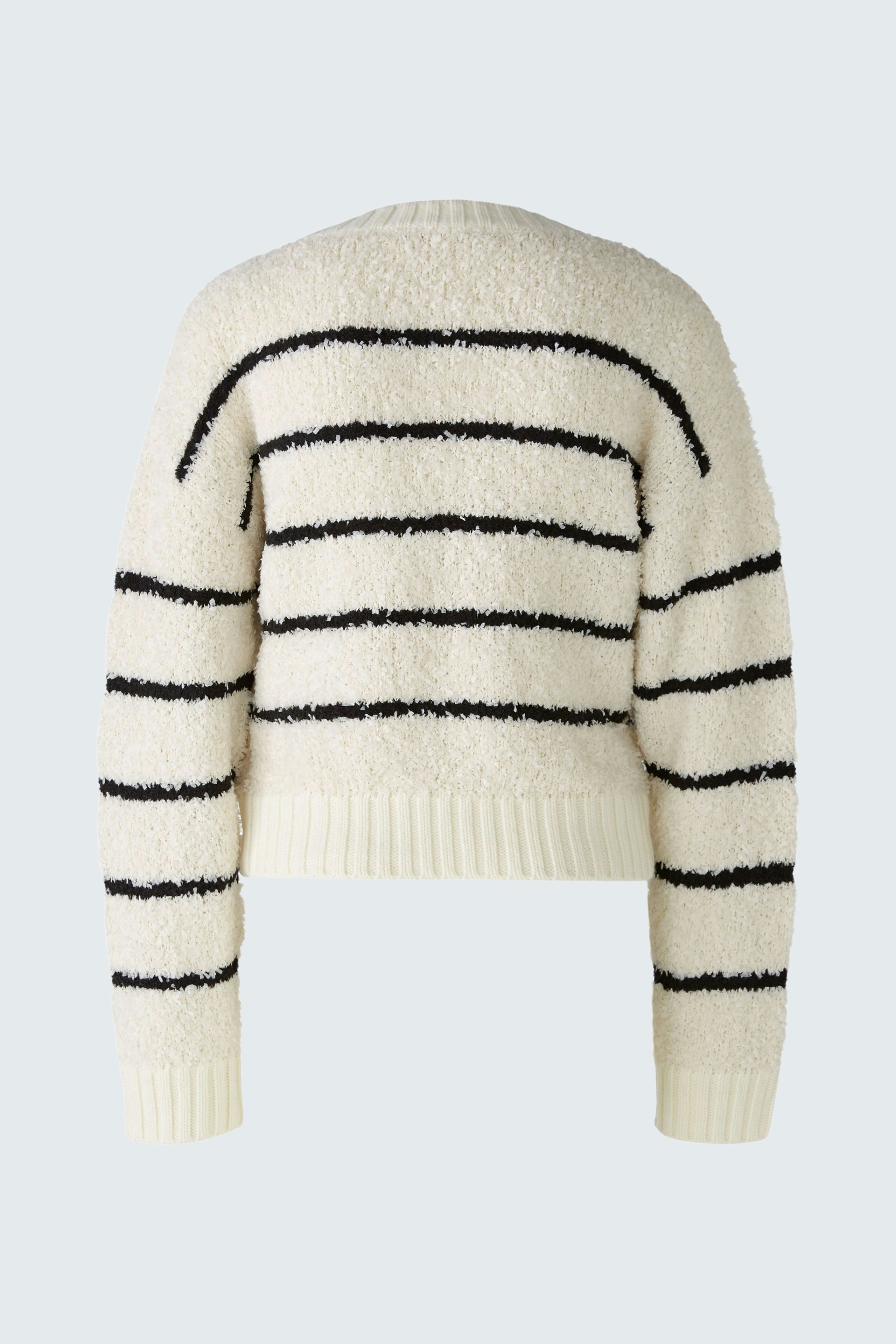 Gemütlicher Damen-Pullover in Creme mit schwarzen Streifen, ideal für lässige Outfits.