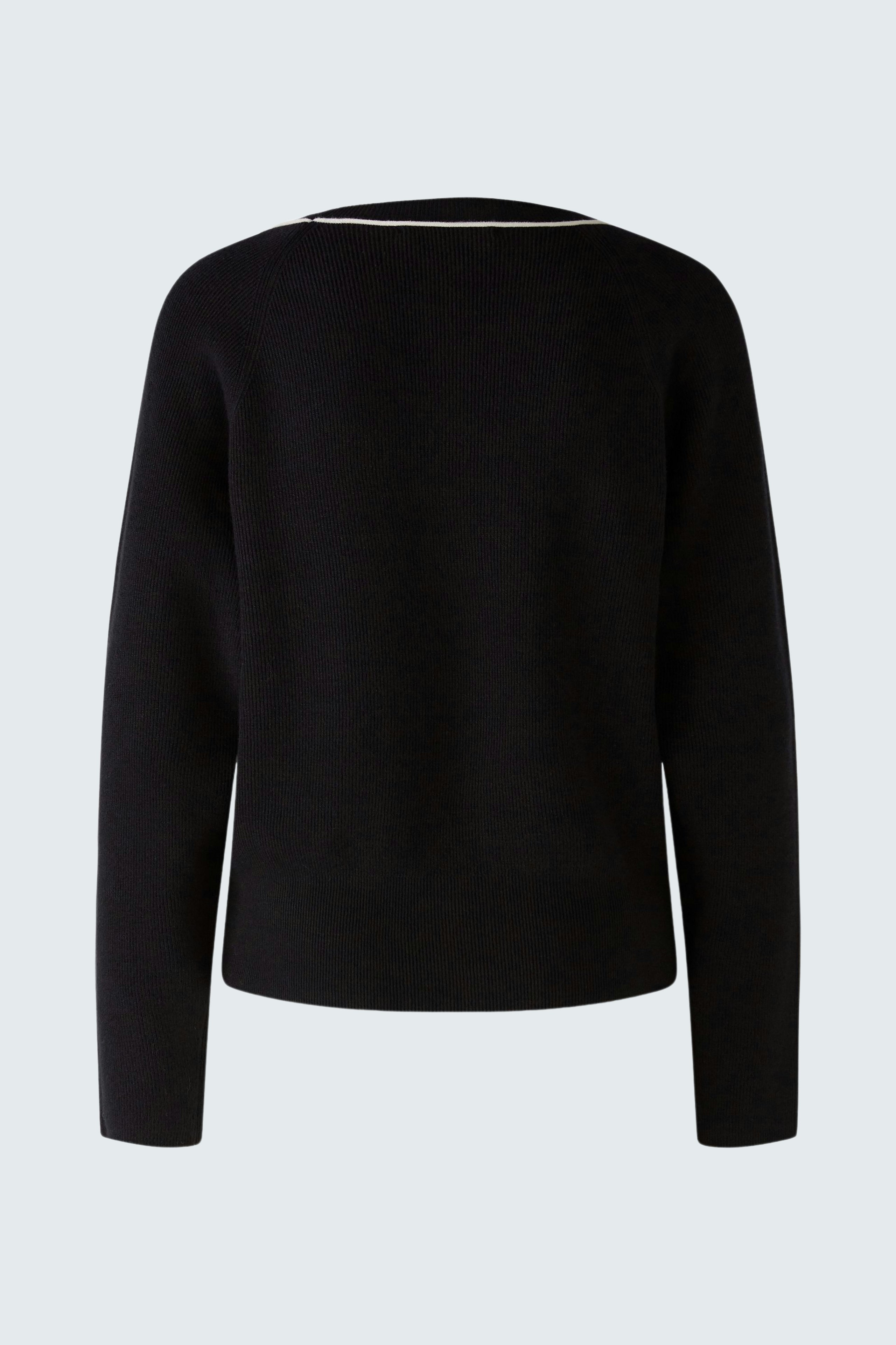 Classic black pullover: Simple design with a relaxed fit, perfect for casual or layered looks.
