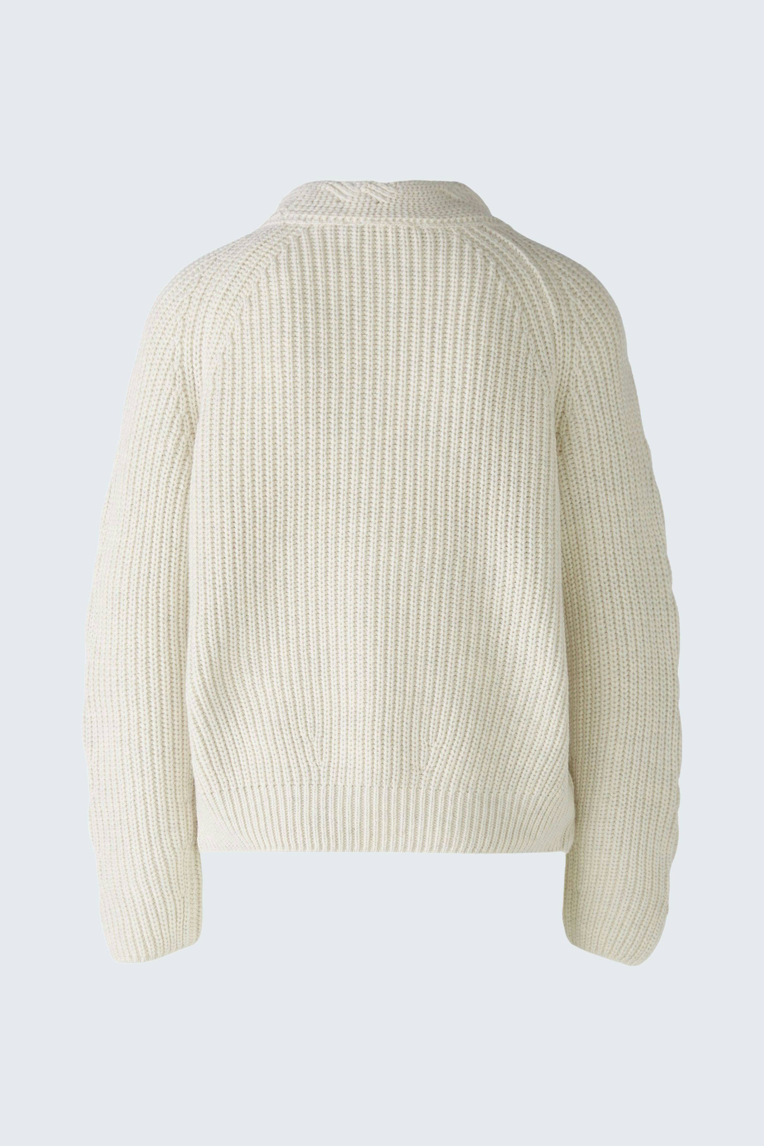 Cozy women's pullover: Soft cream knit with a relaxed fit, perfect for layering in cooler weather.
