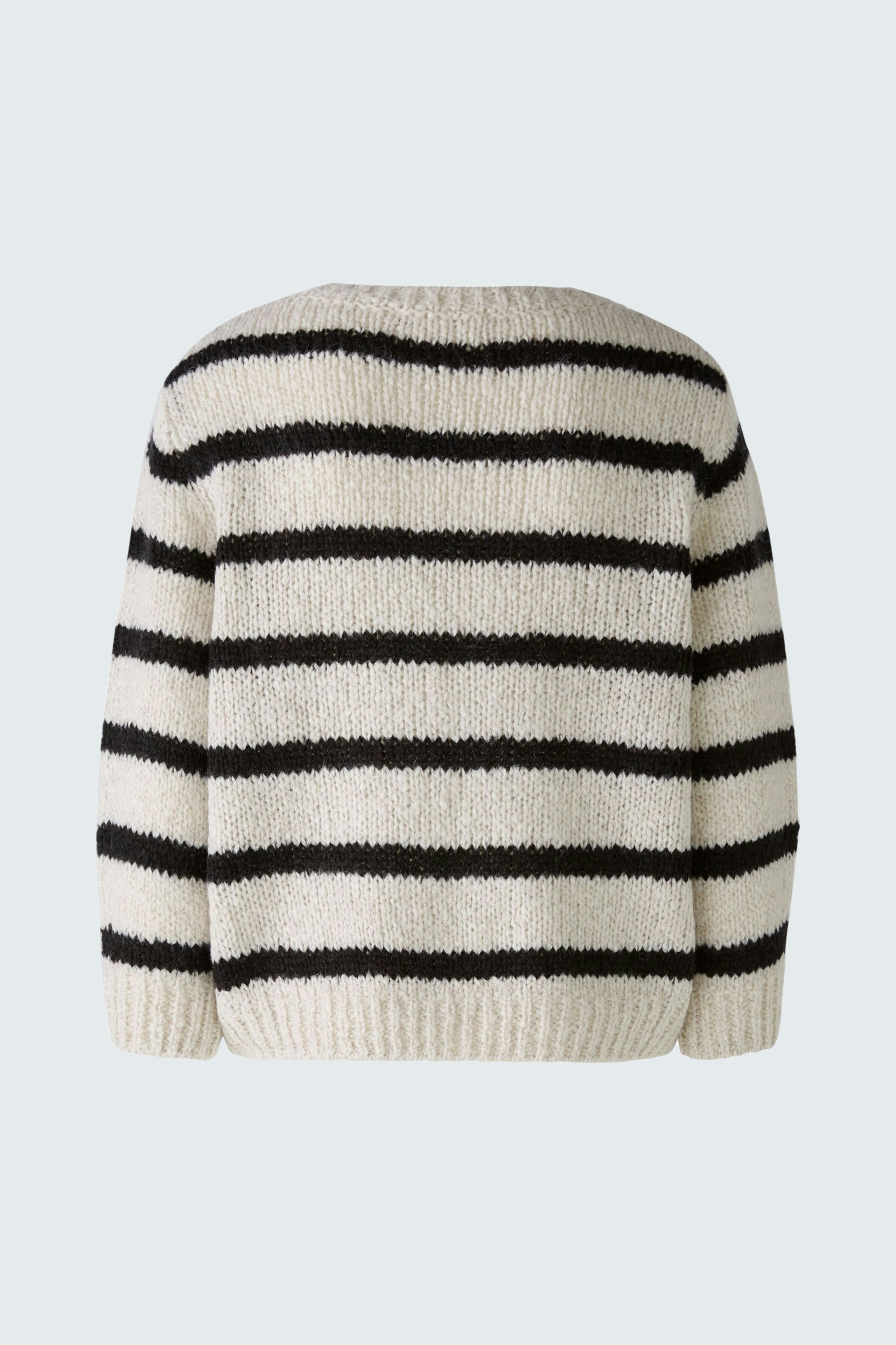 Gemütlicher Damen-Pullover mit schwarz-weißen Streifen, ideal für lässige Outfits.