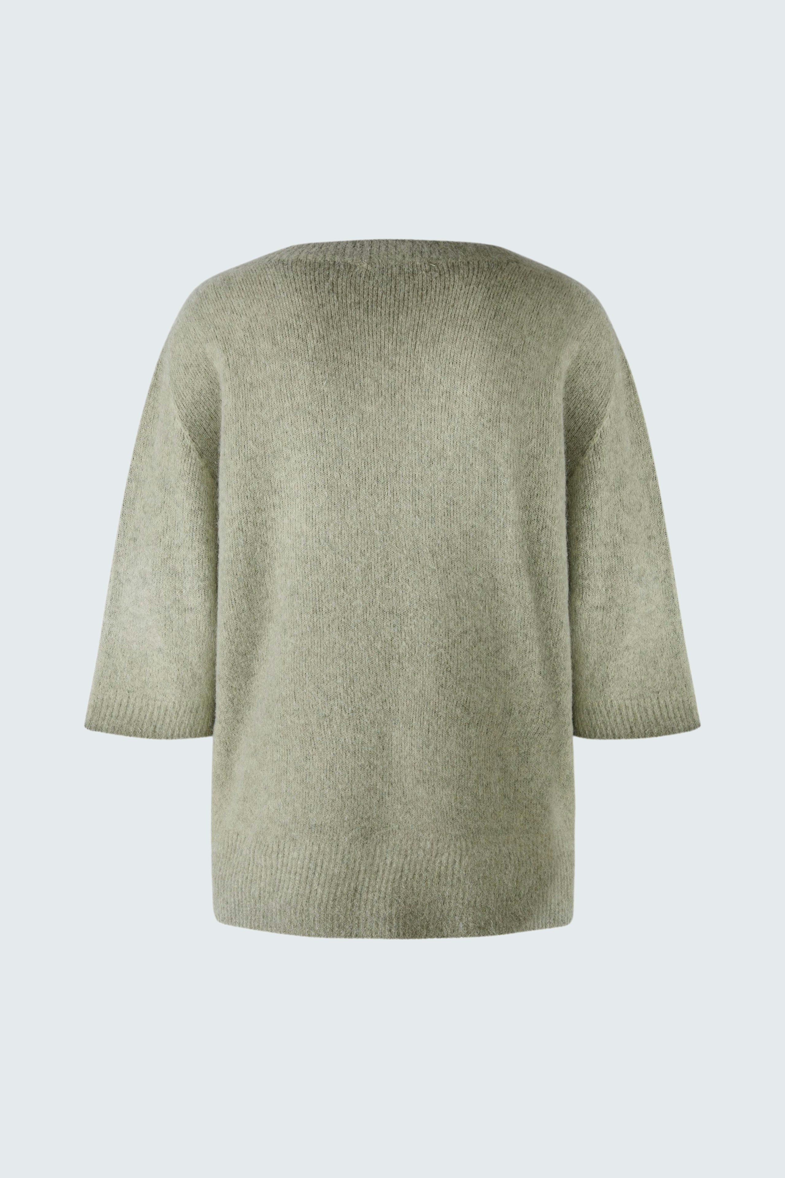 Stylish women's pullover in soft green, featuring a relaxed fit and three-quarter sleeves.