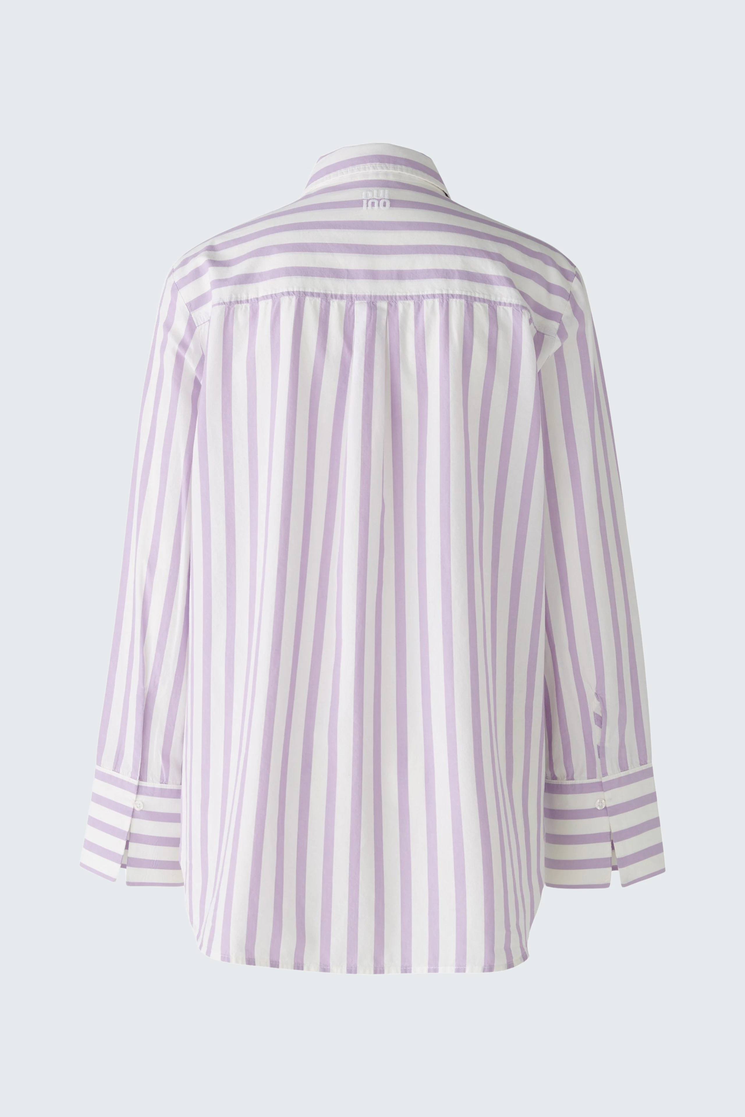 Lässige Damen-Bluse: Rückansicht einer gestreiften Bluse in lila und weiß mit lockerer Passform.