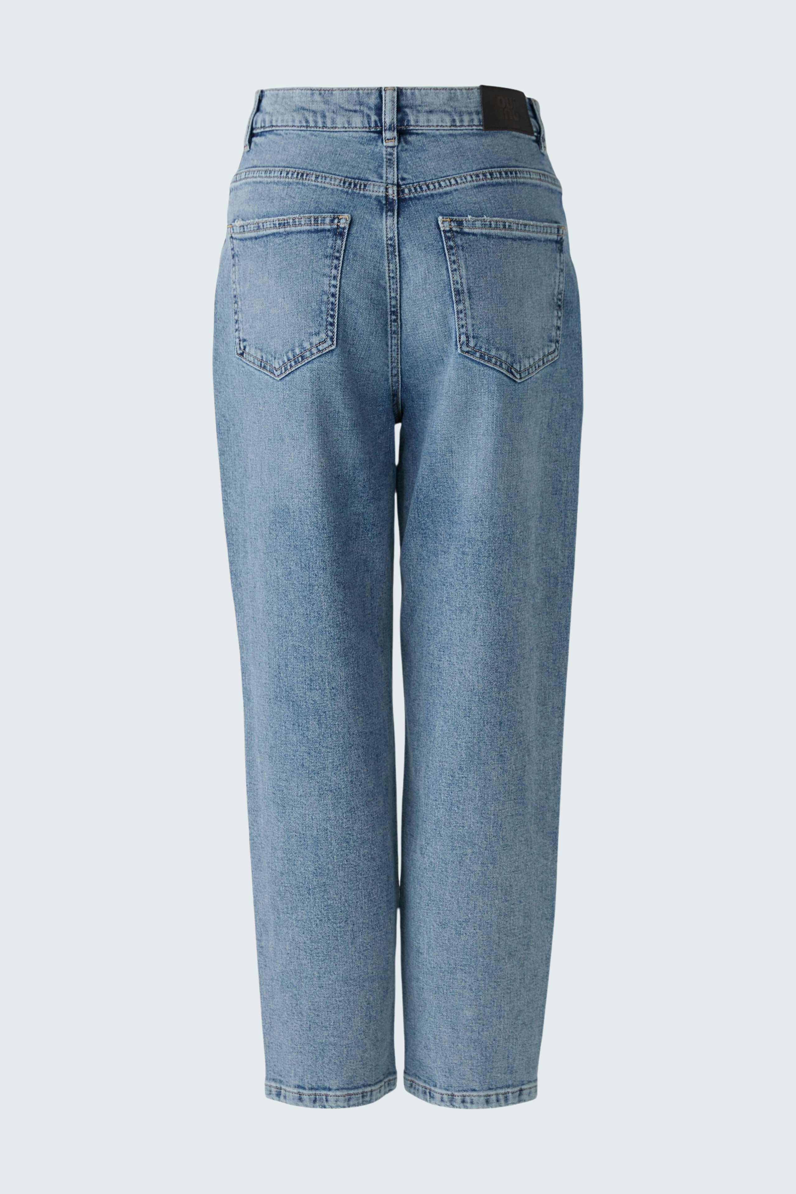 5-Pocket Hose: Elegante Damenhose in hellem Denim mit lässigem Schnitt und praktischen Taschen.