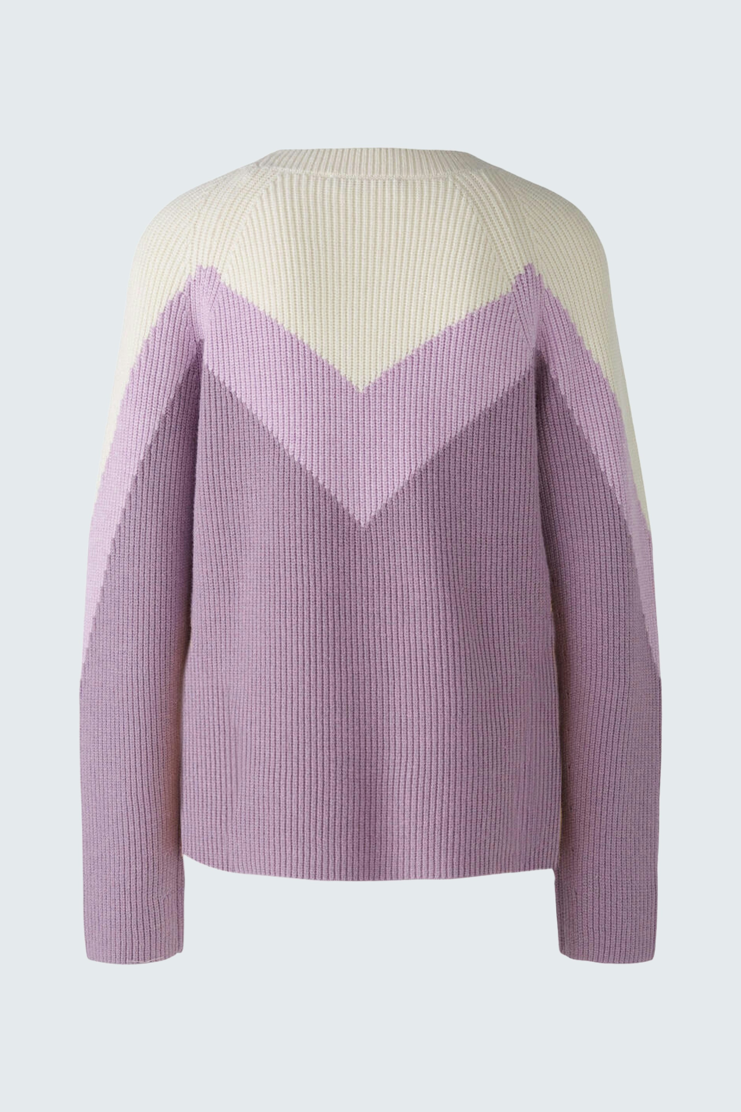 Stylish women's pullover in soft lilac and cream with a modern chevron design.