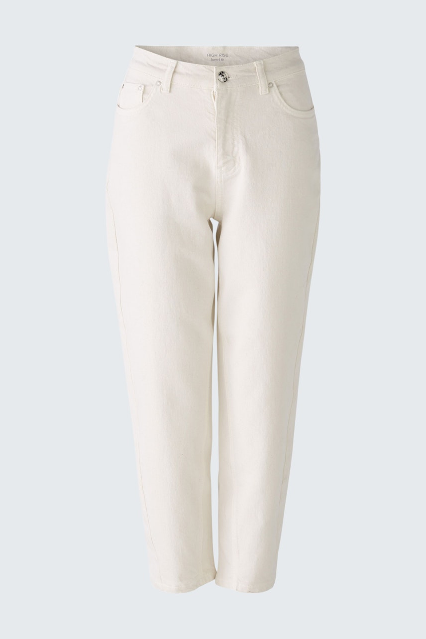 Stylish women's jeans in a light color, featuring a relaxed fit and classic five-pocket design.