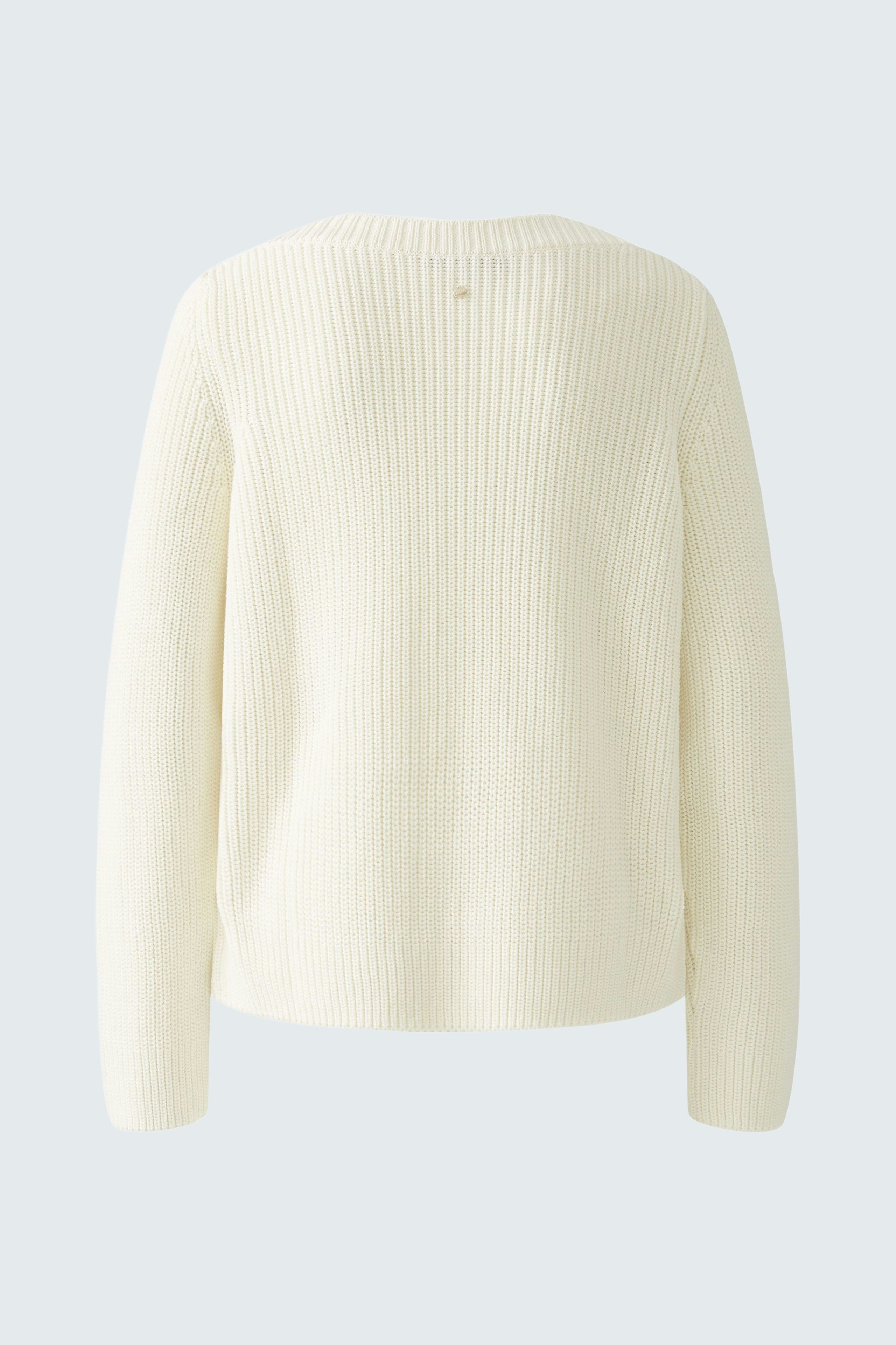 Stylish women's pullover: Cream ribbed pullover with a relaxed fit, perfect for casual wear.