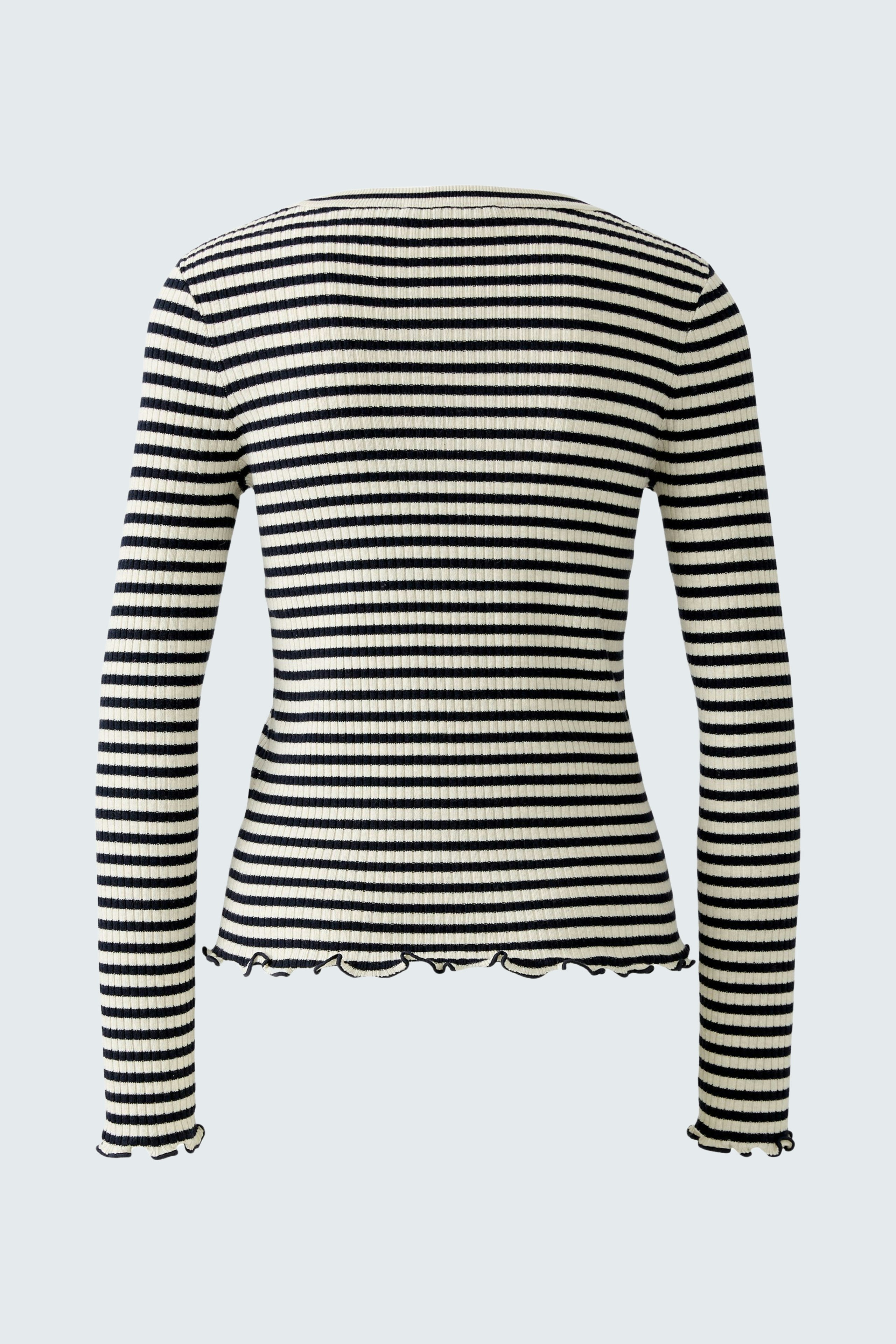 Stylish women's pullover: Black and white striped design with a fitted silhouette.