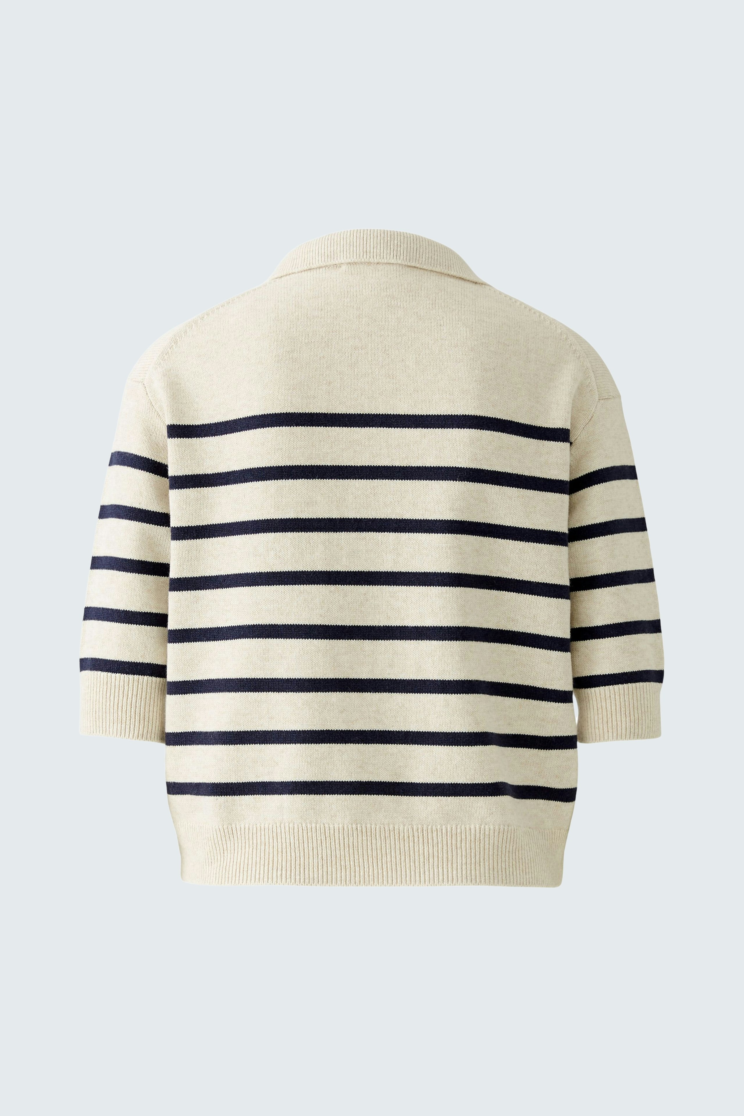 Beiger Damen-Pullover mit maritimen Streifen, lässiger Schnitt und weichem Material für einen entspannten Look.