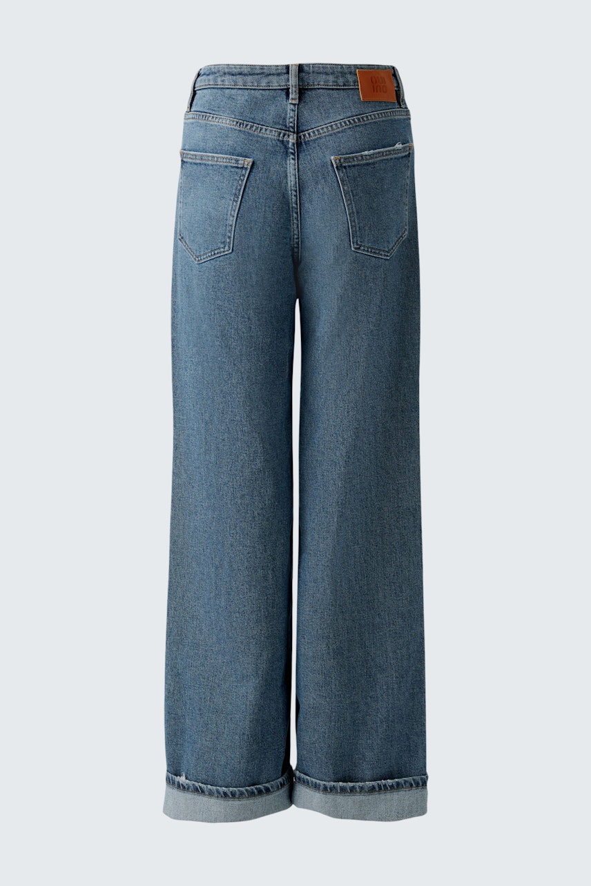 Stylish women's straight jeans with a relaxed fit and classic blue denim.