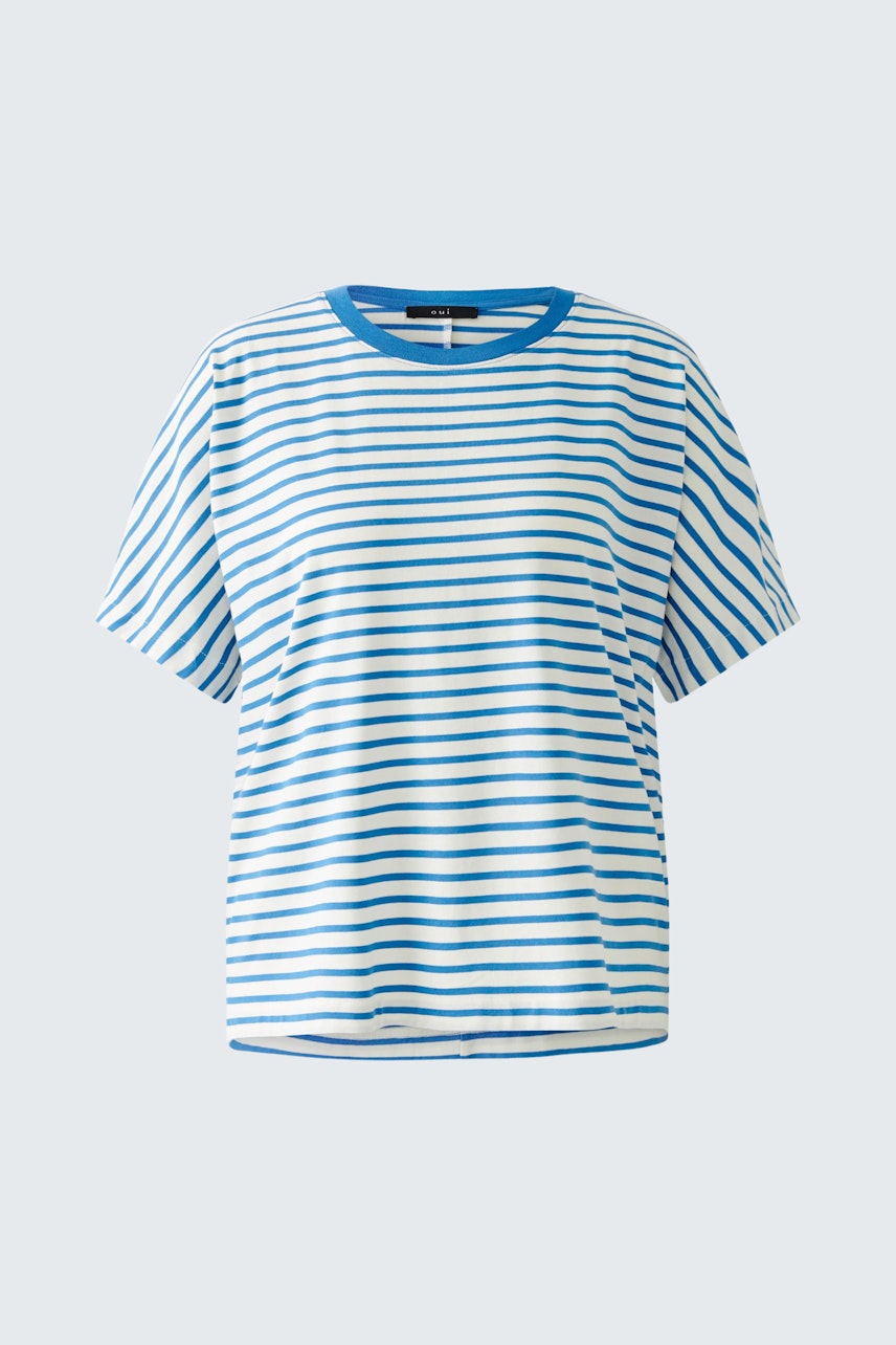 Casual women's T-shirt: Blue and white striped design, perfect for a relaxed summer look.