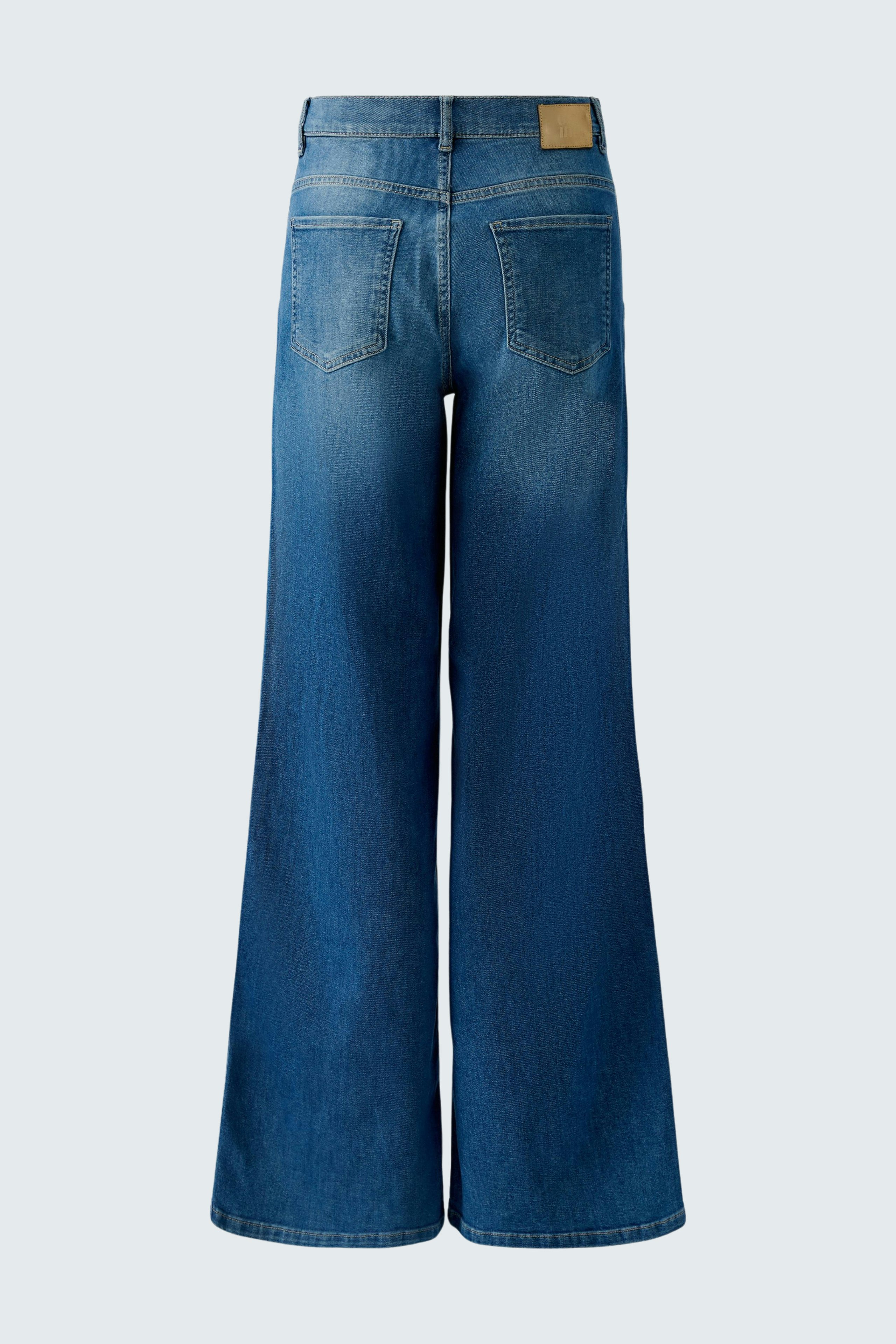 Flared Jeans für Damen: Weite, lässige Jeans mit hohem Bund und weitem Bein für einen modernen Look.