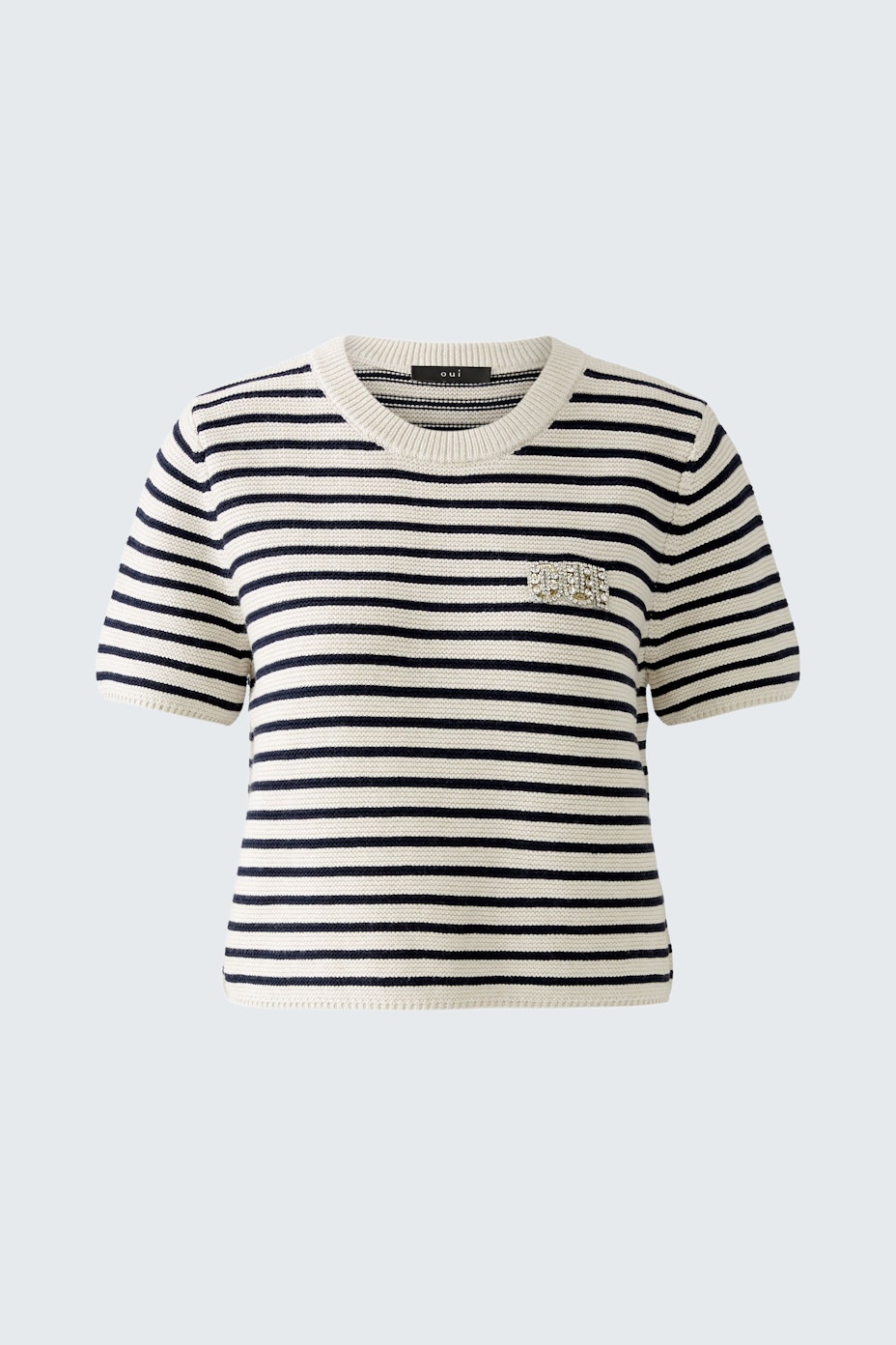 Stylish women's pullover: Short-sleeved, striped design in cream and navy, perfect for casual wear.