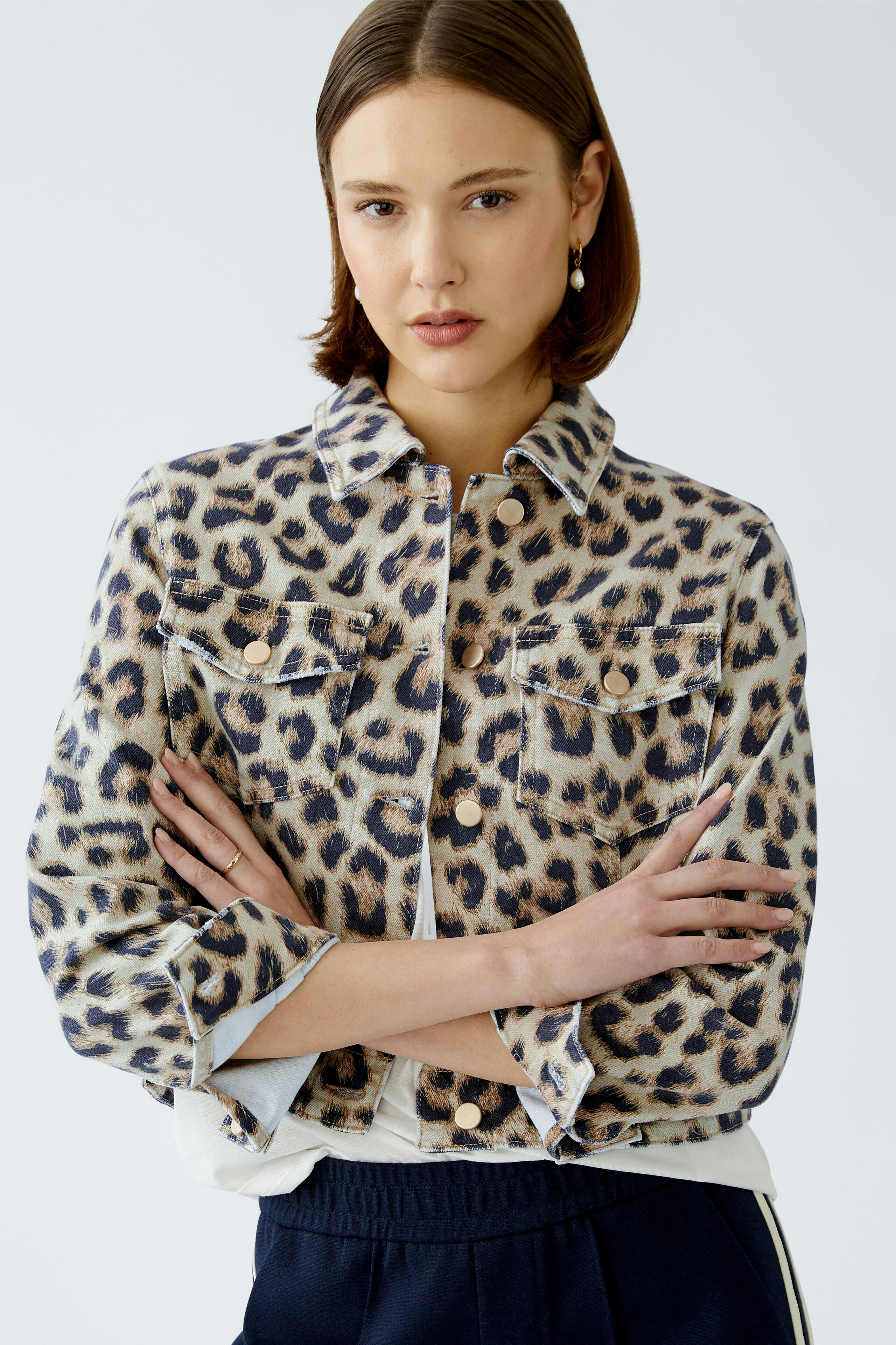 Stylish women's denim jacket with a leopard print, perfect for casual outfits.