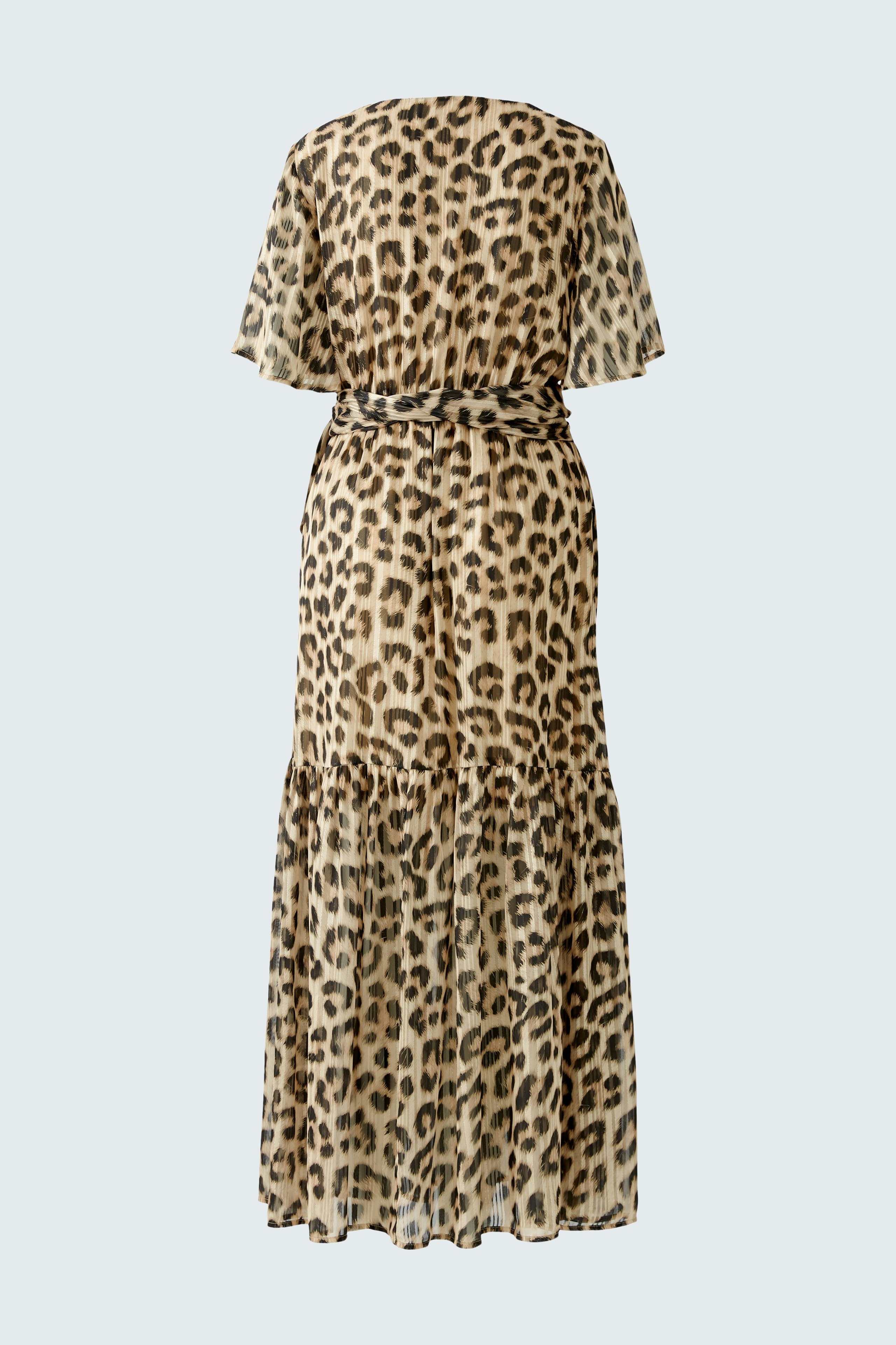 Elegant maxi dress in leopard print with flowing silhouette and short sleeves.