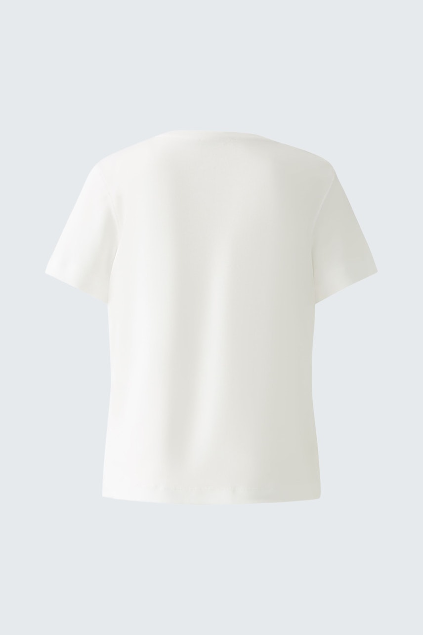 Classic women's T-shirt in white, featuring a simple and elegant design.