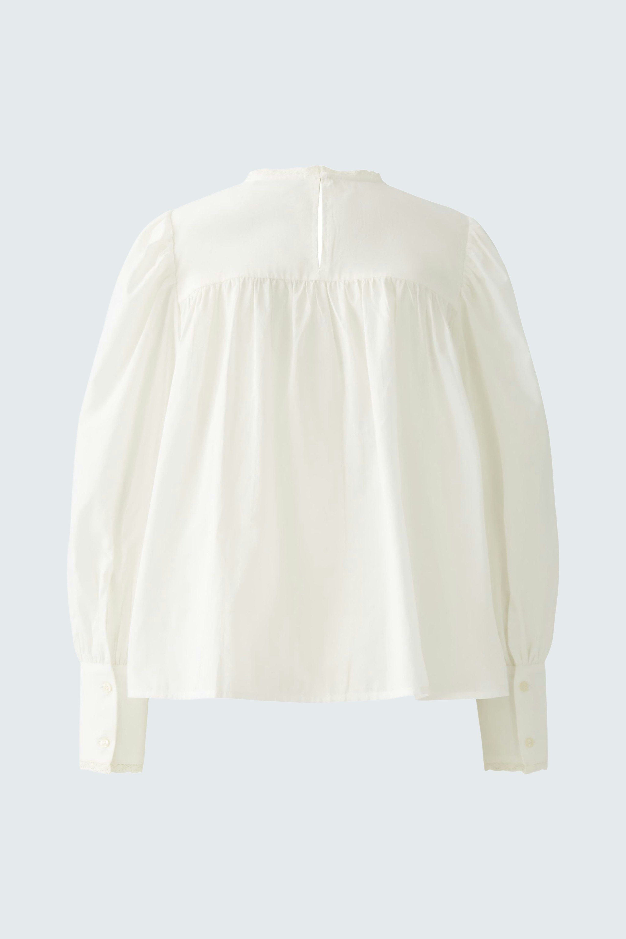 Elegante Damen-Bluse in Weiß mit lässigem Schnitt und langen Ärmeln, ideal für jeden Anlass.