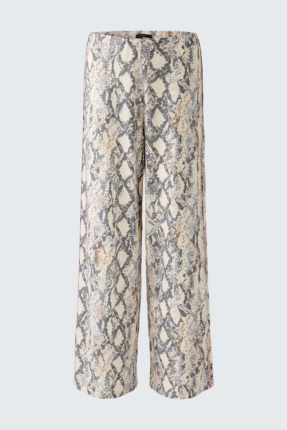 Stylish women's pants in a trendy snake print, perfect for a chic and modern look.