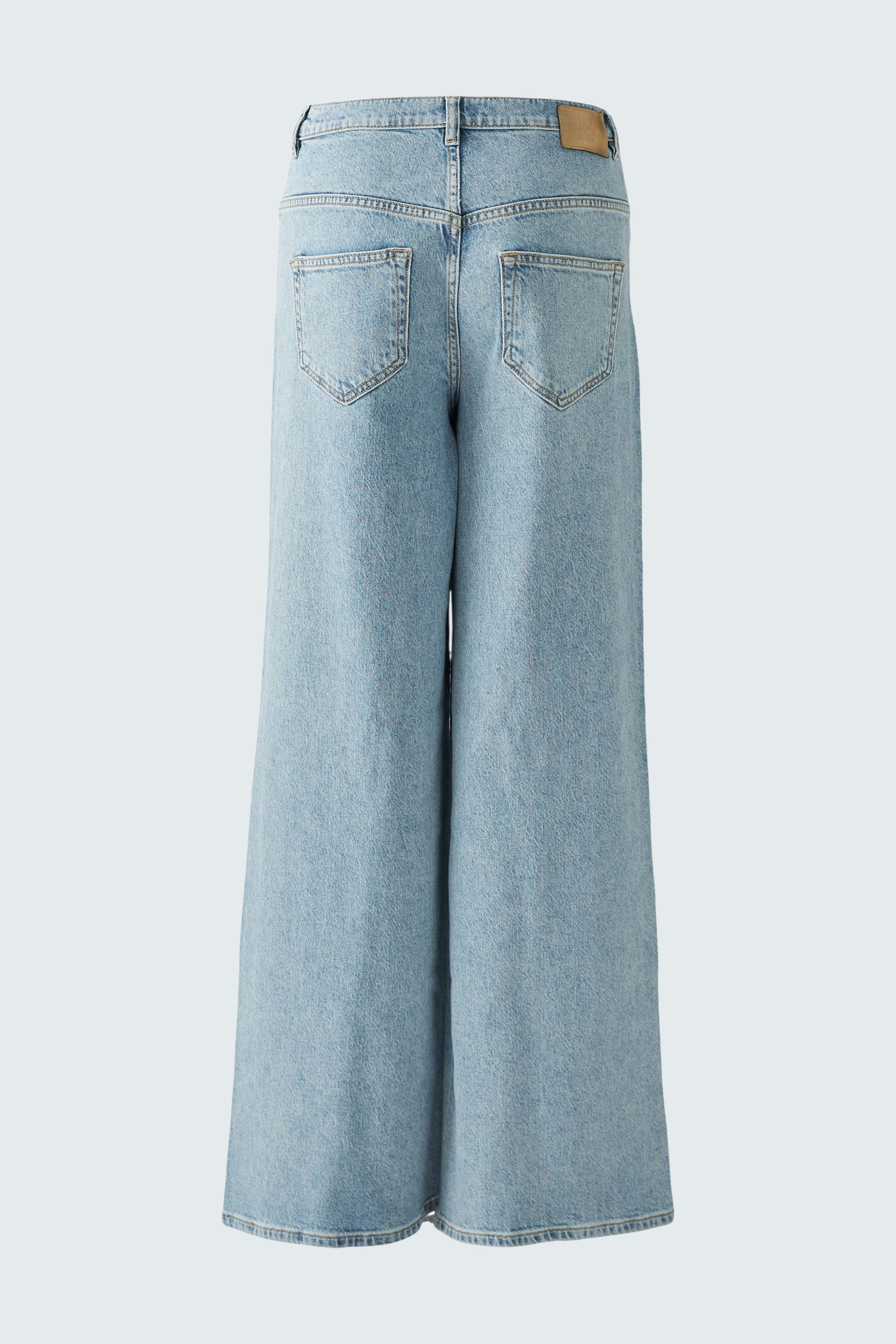 Wide leg jeans for women: Light blue, relaxed fit with a stylish, modern design.