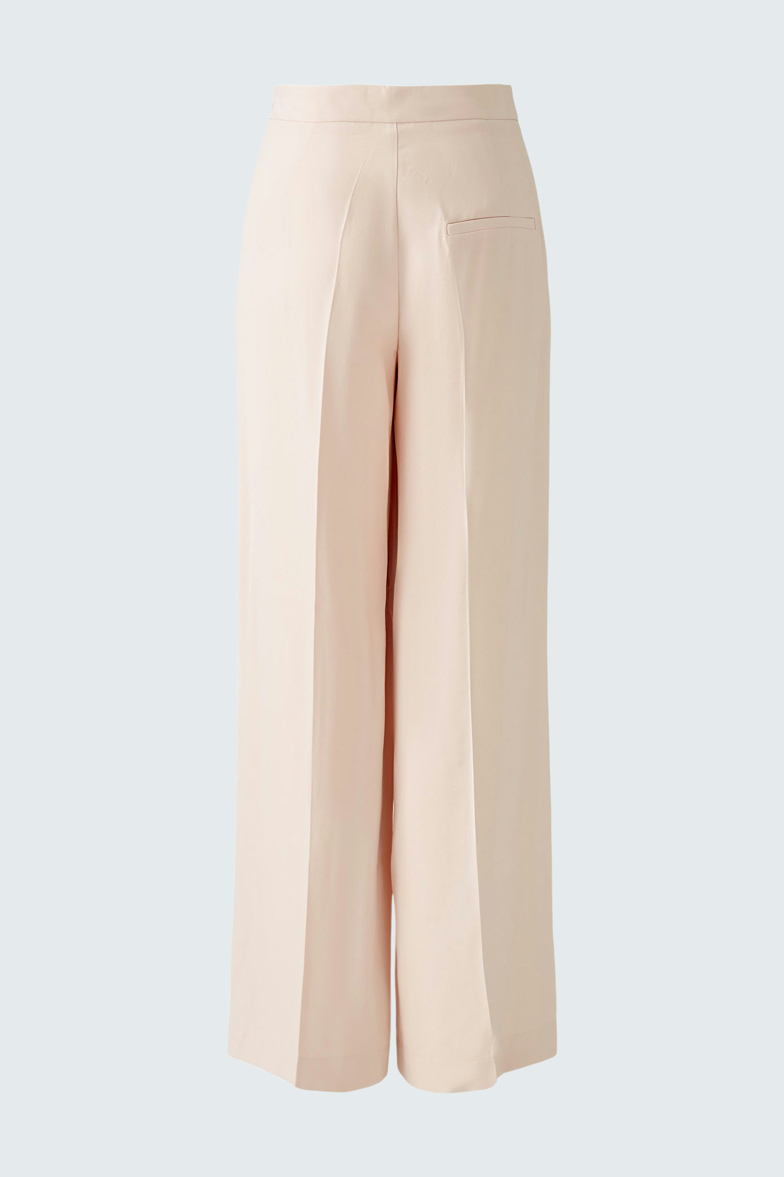 Elegant women's pleated trousers in soft pink, showcasing a modern and stylish silhouette.