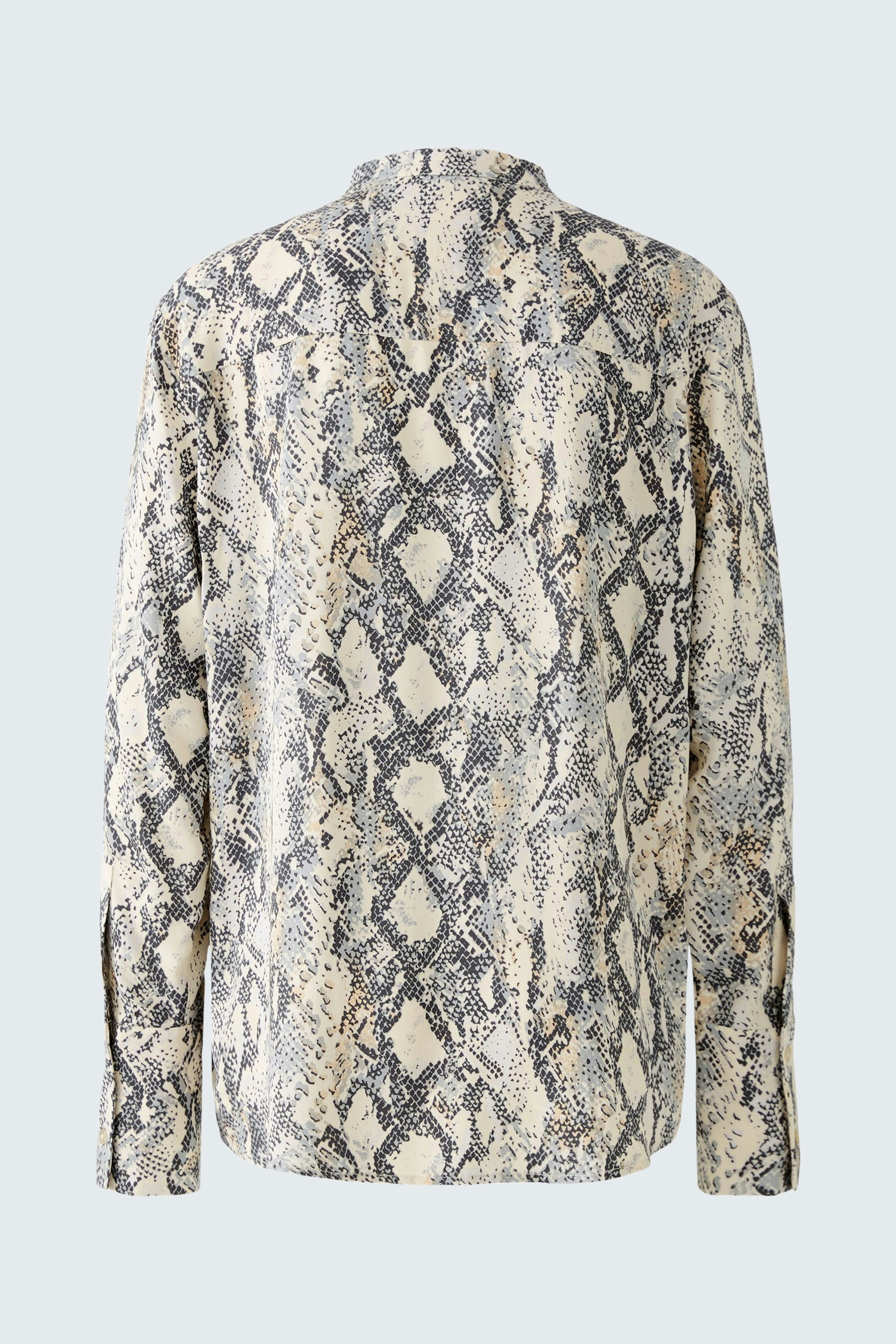 Elegante Damen-Bluse im Schlangenprint mit langen Ärmeln und klassischem Kragen.