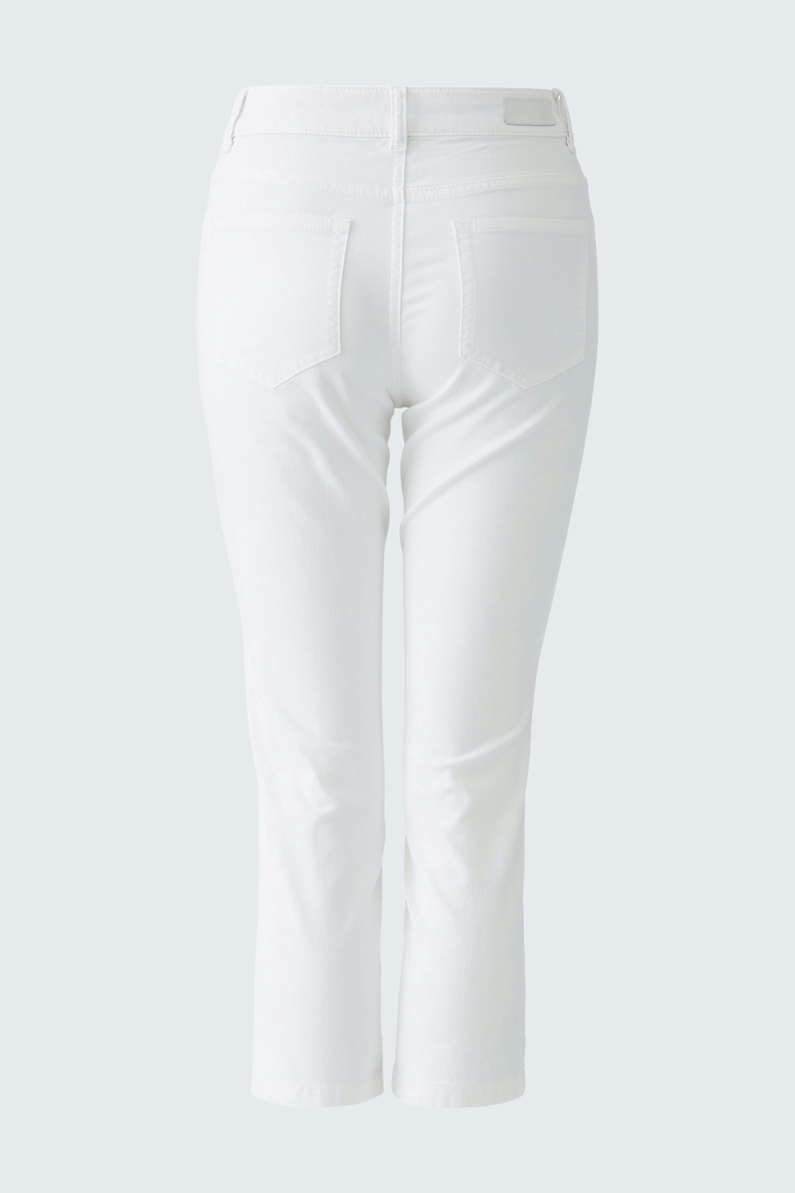 Chic women's white trousers: Stylish design with a flattering fit, perfect for any occasion.