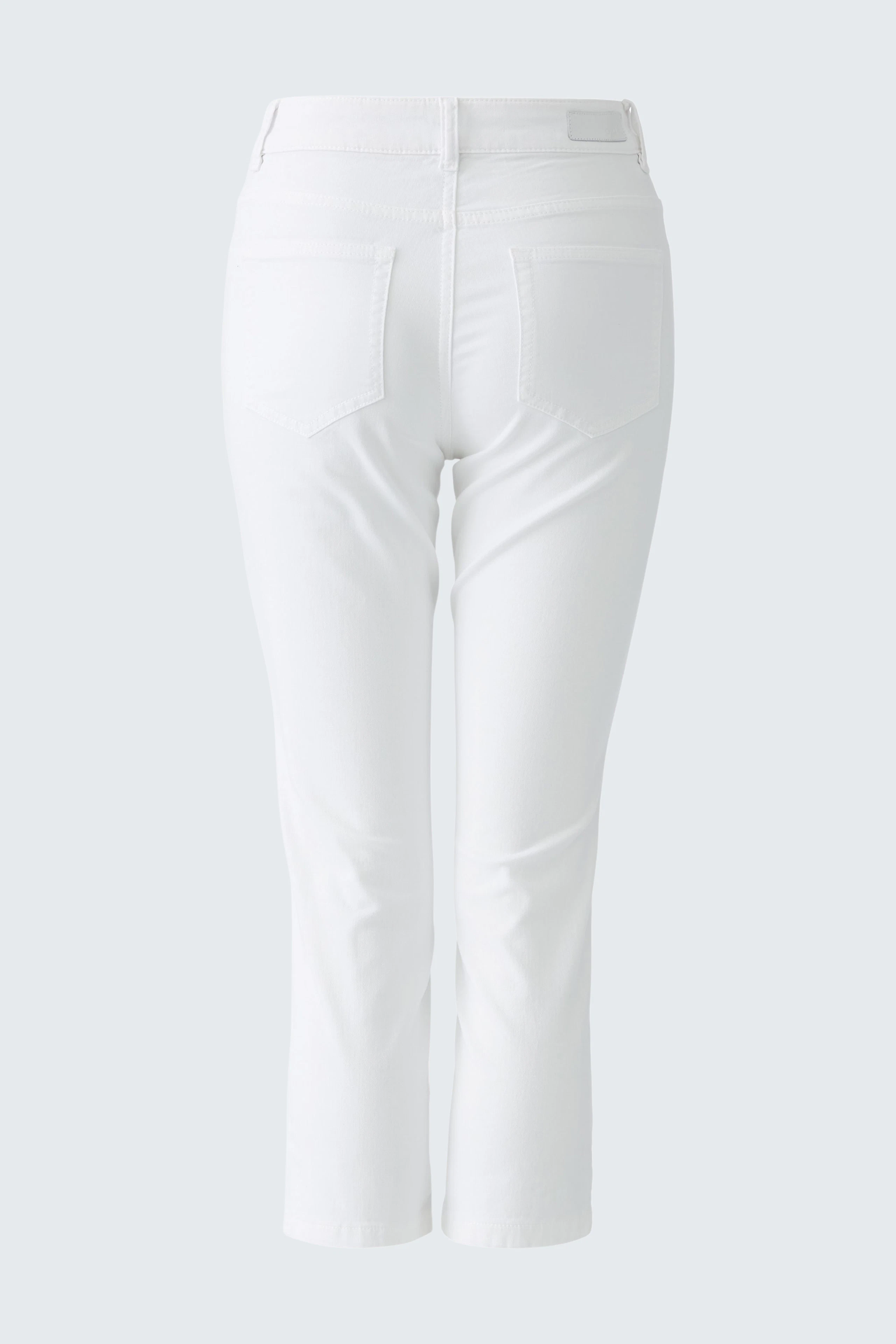 Elegante Damen-Hose: Weiße, schmal geschnittene Hose mit lässigem Schnitt und praktischen Taschen.