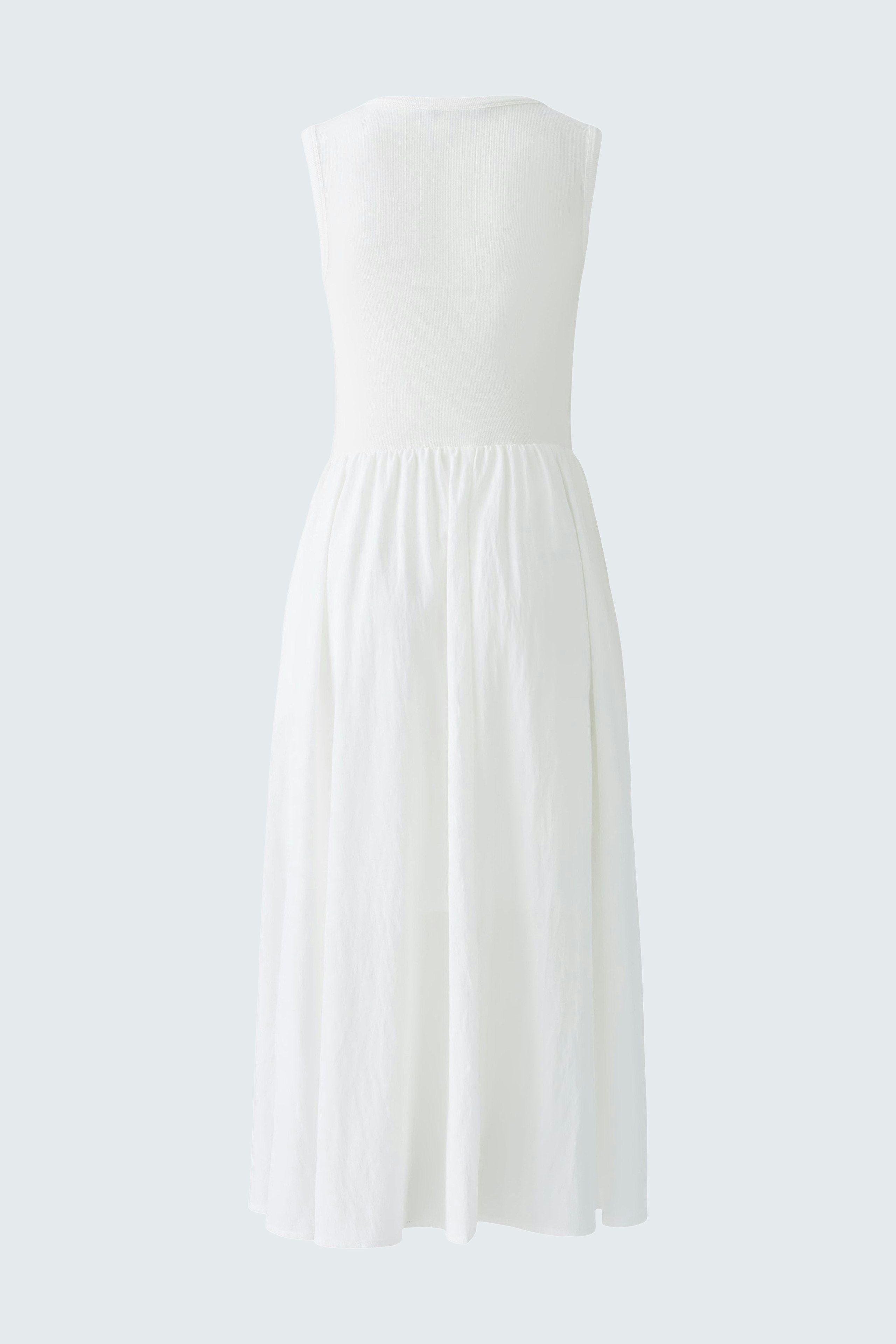 Elegant white dress with a fitted bodice and flowing skirt, perfect for summer occasions.