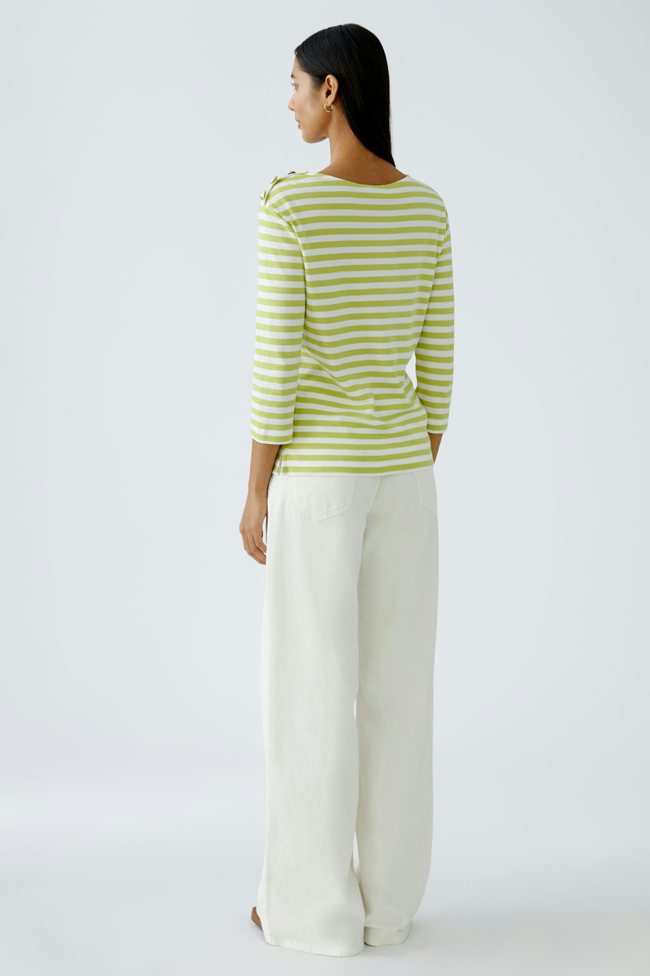Stylish women's long-sleeve shirt: A woman in a striped pullover with a relaxed fit.