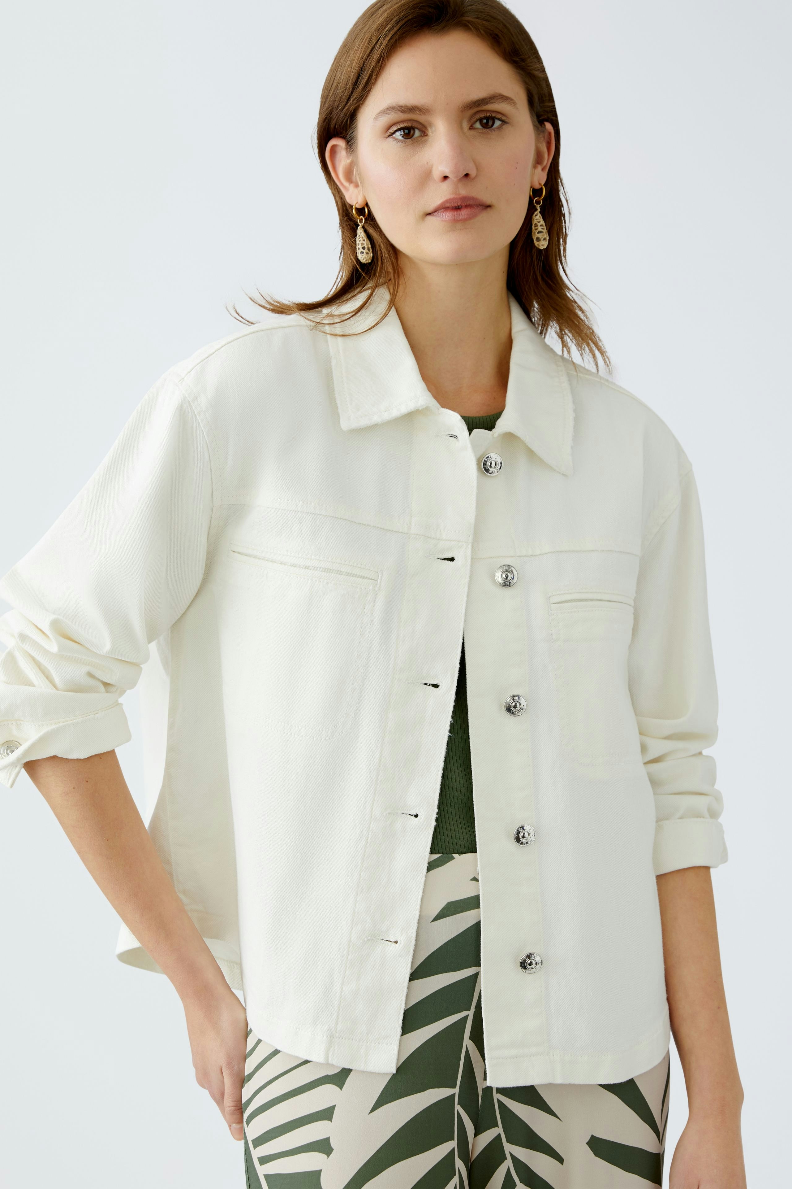 Stylish women's denim jacket in light color, featuring a relaxed fit and button closure.