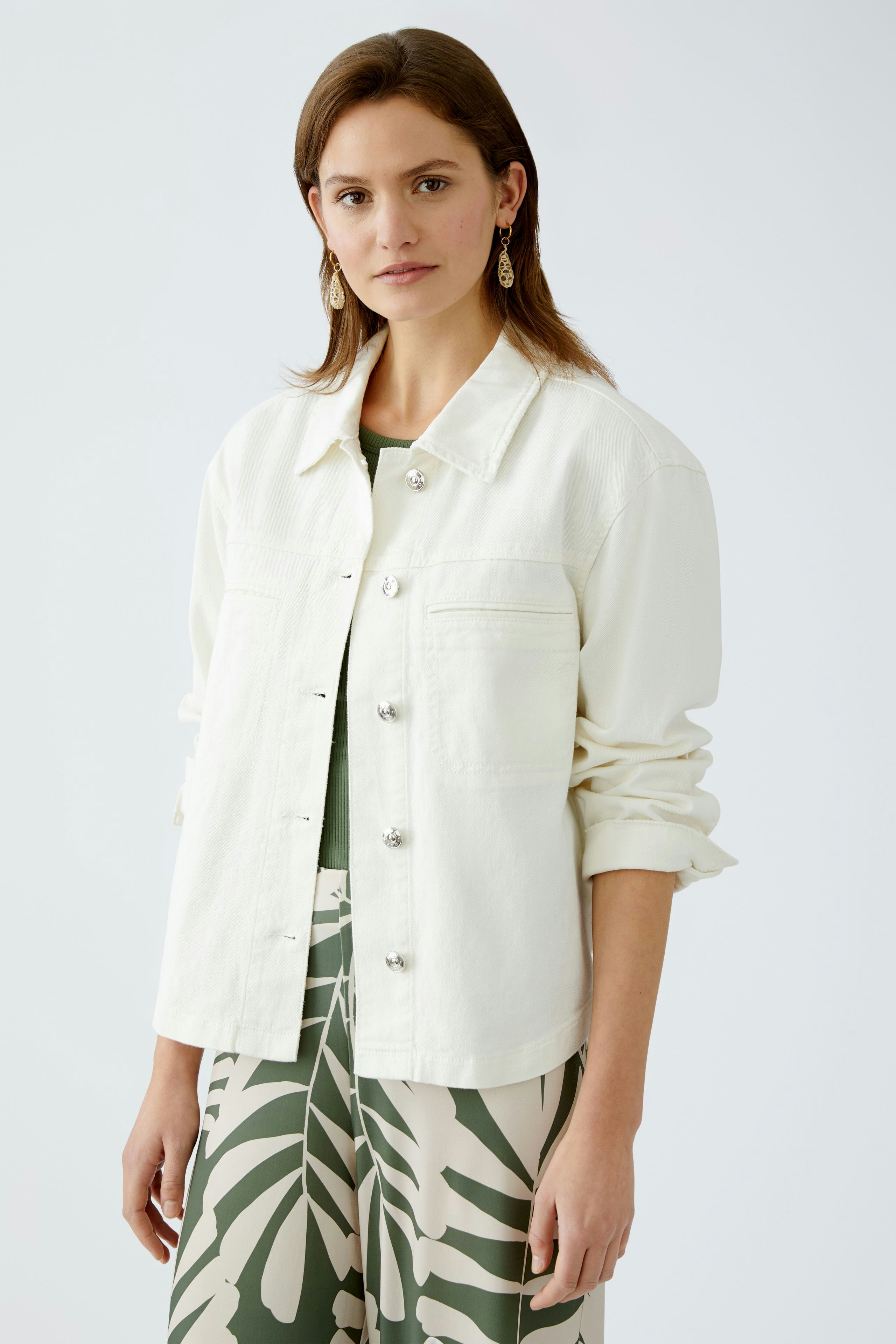 Stylish women's denim jacket in light color, featuring a relaxed fit and button closure.