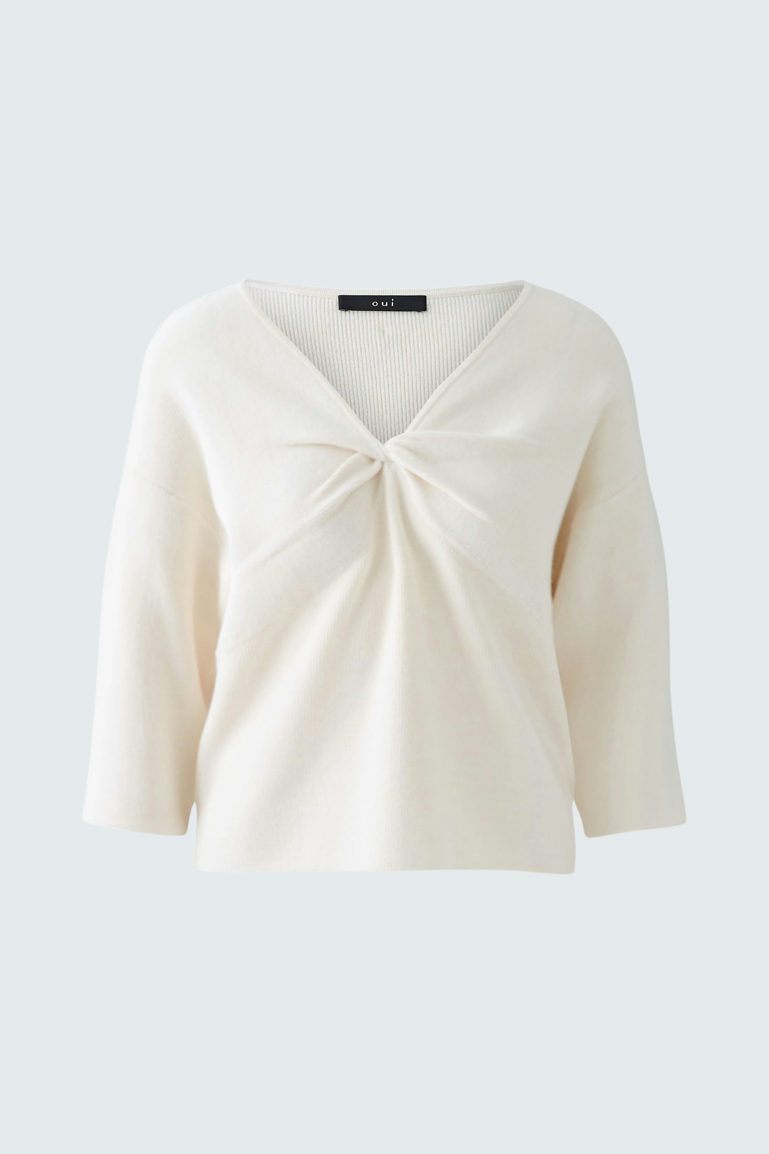 Elegant women's pullover in soft cream with a stylish knot detail at the front.