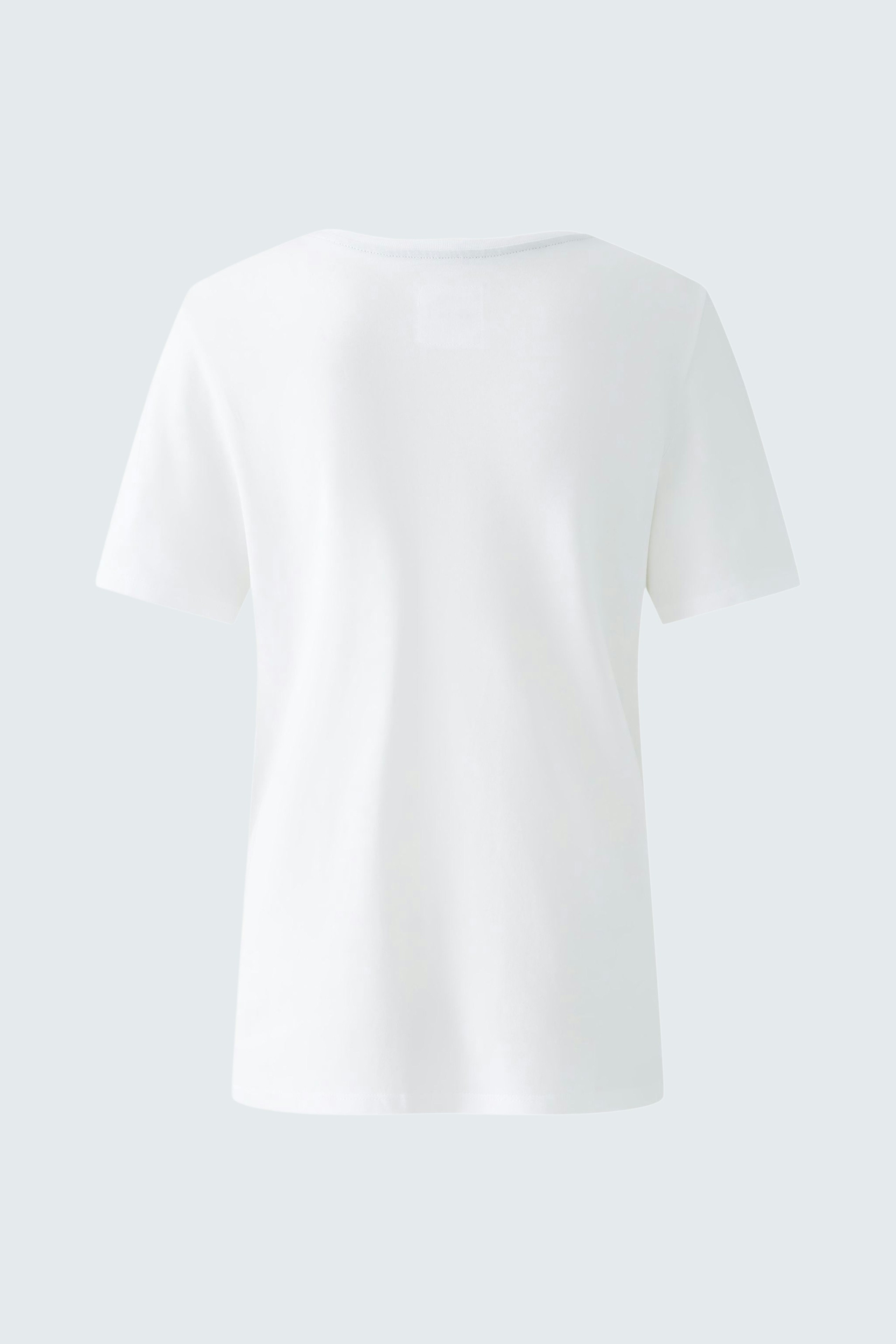 Classic women's T-shirt in white, featuring a simple design and comfortable fit.
