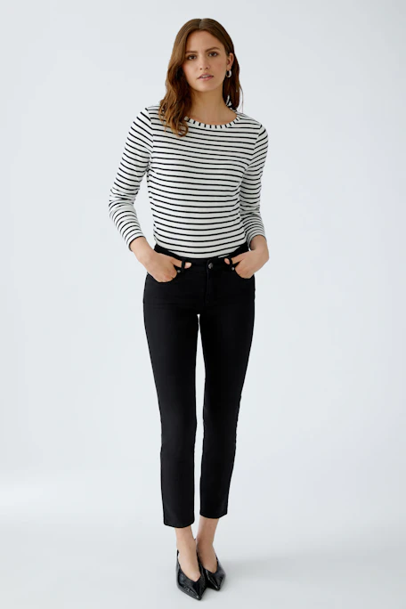 Stylish long-sleeve shirt: A woman in a striped pullover, perfect for casual outings.