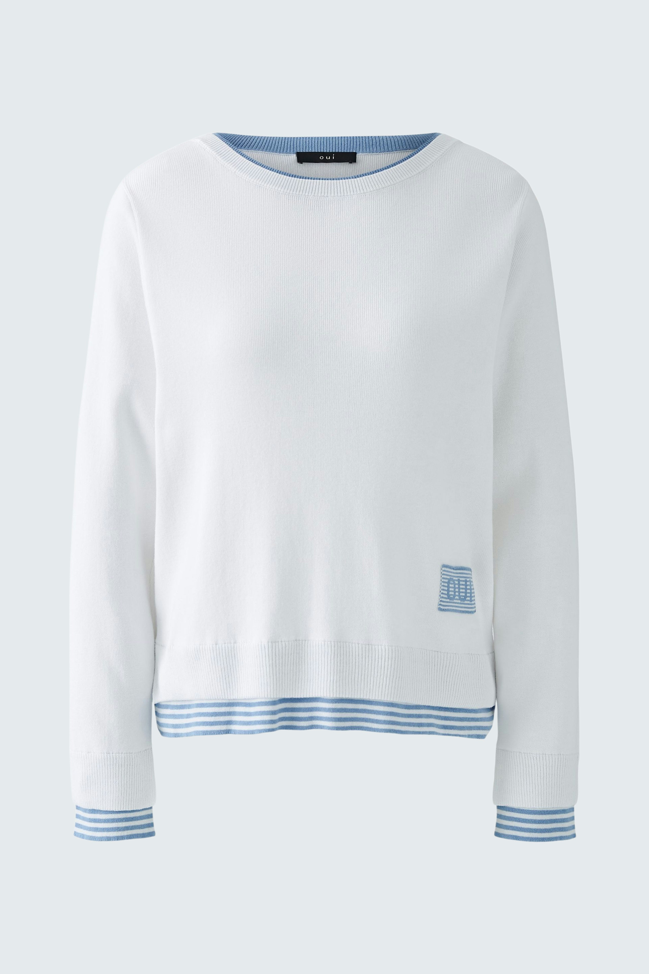 Stylish women's pullover in white with blue stripes, perfect for casual outfits.