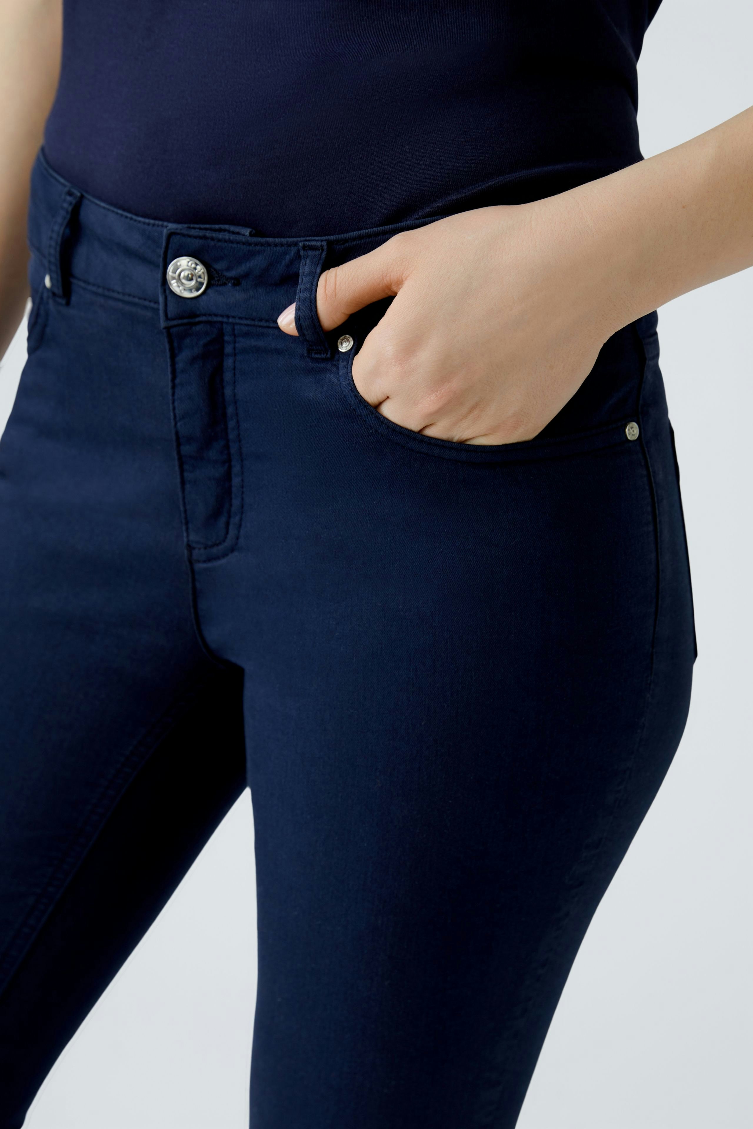 Stylish jeggings for women: Close-up of a woman wearing navy jeggings with a flattering fit.