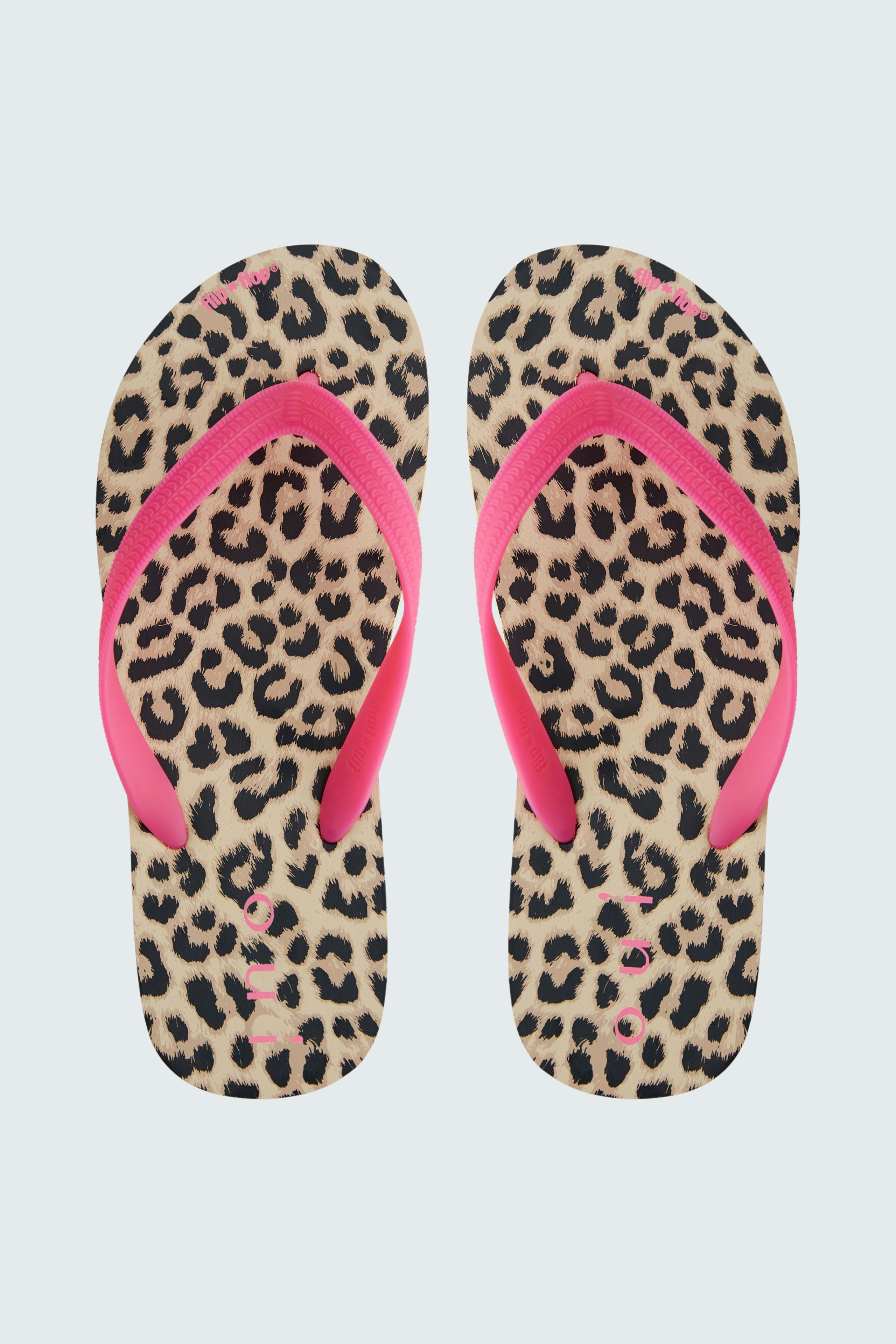 Bequeme Damen-Flip-Flops mit Leopardenmuster und pinken Riemen für einen lässigen Look.