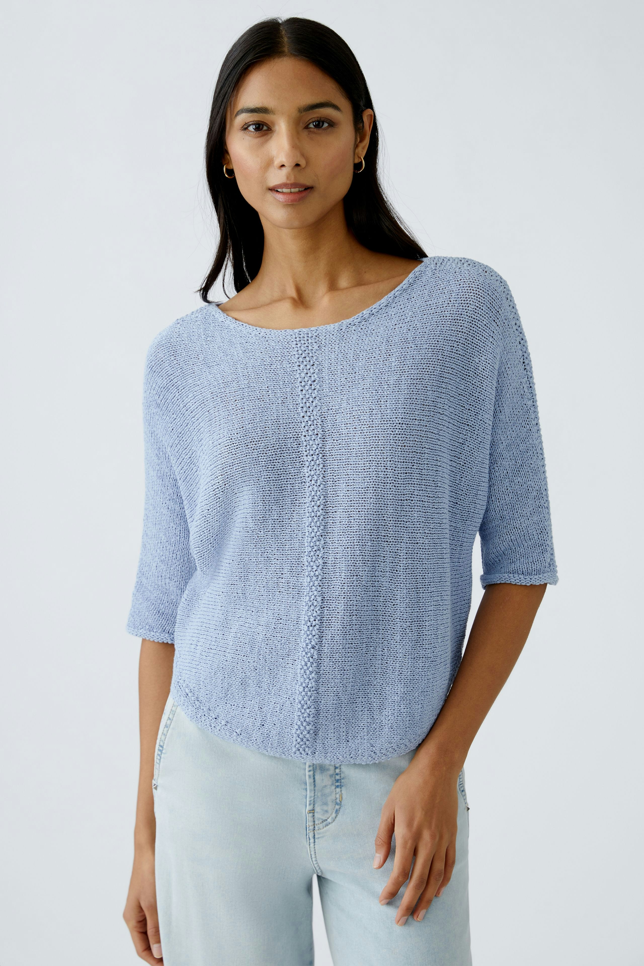 Stylish women's pullover in light blue, featuring a relaxed fit and short sleeves.