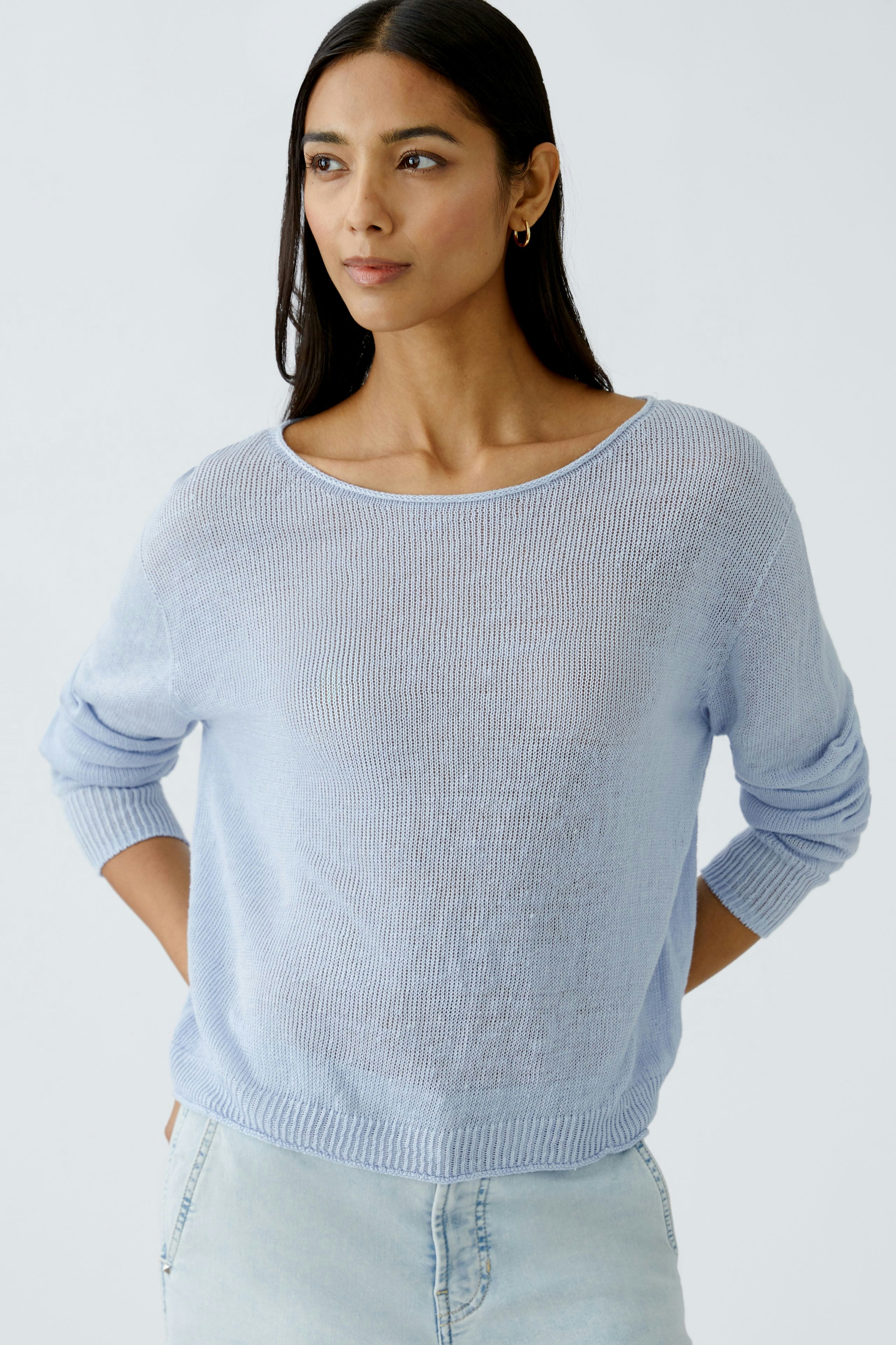 Light blue pullover: Confident woman in a relaxed fit, perfect for casual outings.