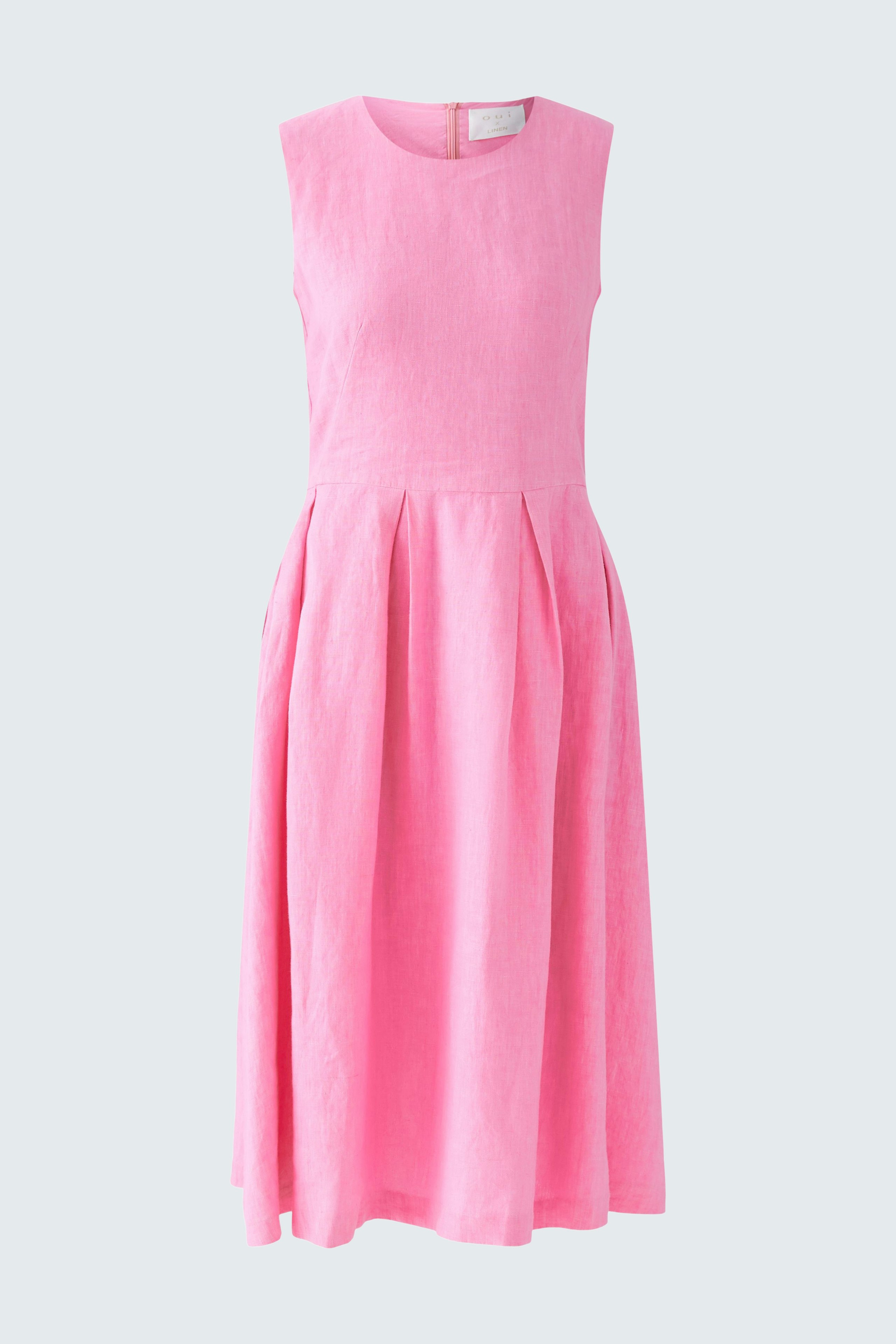 Elegantes Midikleid in Pink: Schlichtes Design mit tailliertem Oberteil und fließendem Rock.