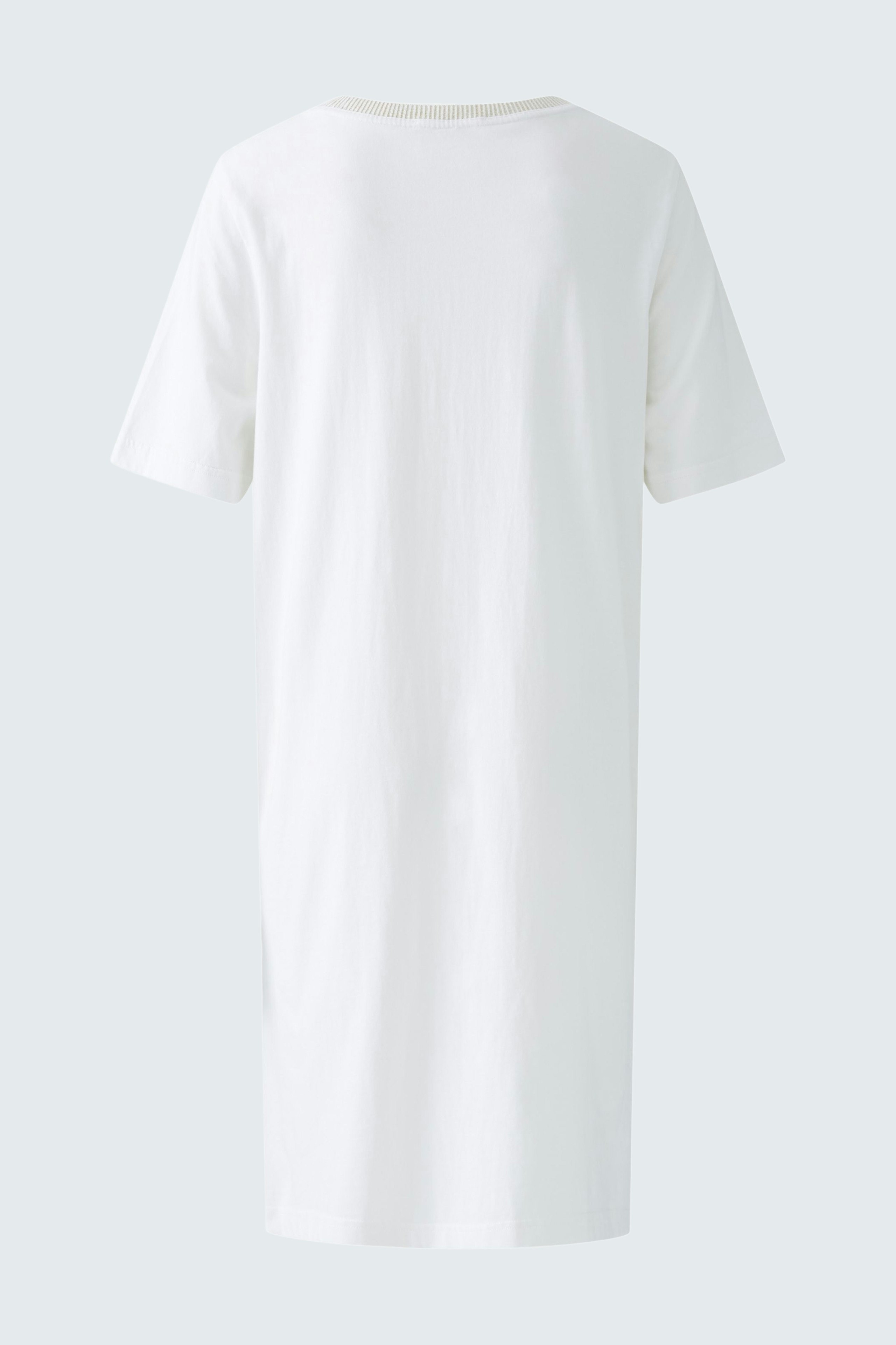 Casual women's T-shirt dress: A simple white dress with short sleeves, perfect for everyday wear.