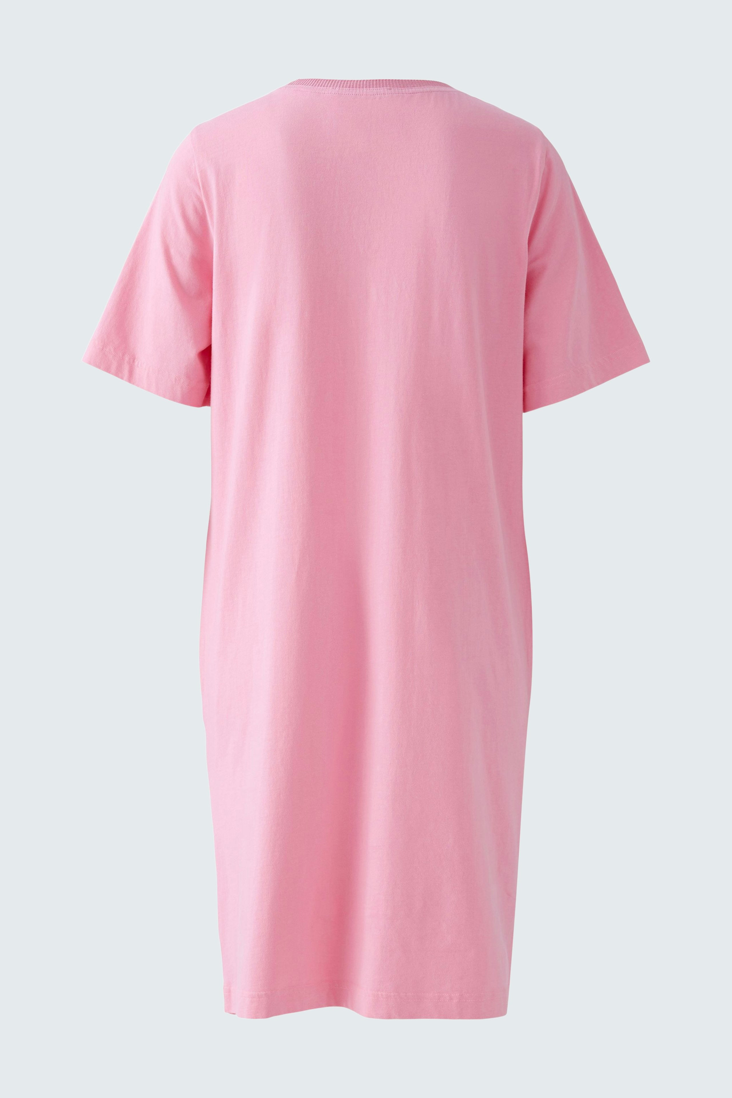Casual pink dress: A simple, short-sleeved dress with a relaxed fit, perfect for warm days.