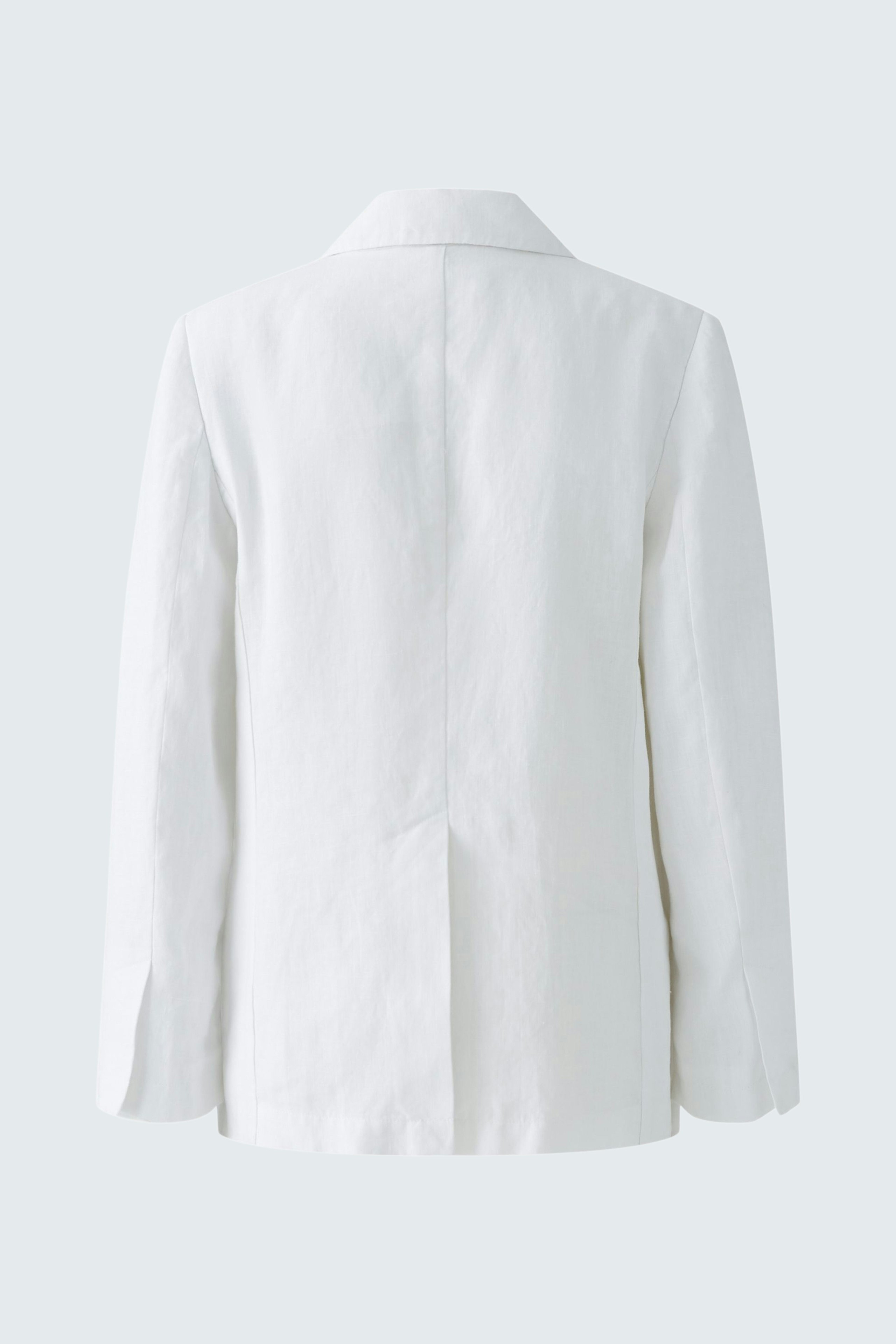 Eleganter Damen-Blazer in Weiß mit klassischem Schnitt und lässigem Design.