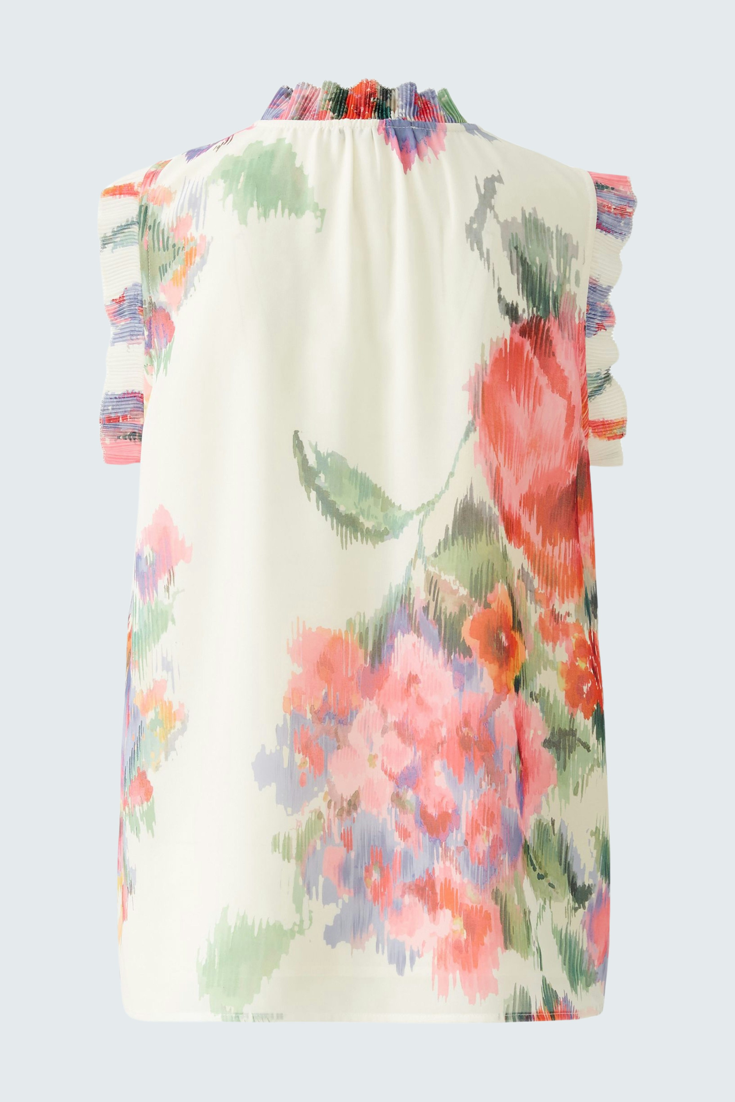 Bluse mit floralem Muster: Damenbluse mit bunten Blumenmotiven und Rüschendetails.