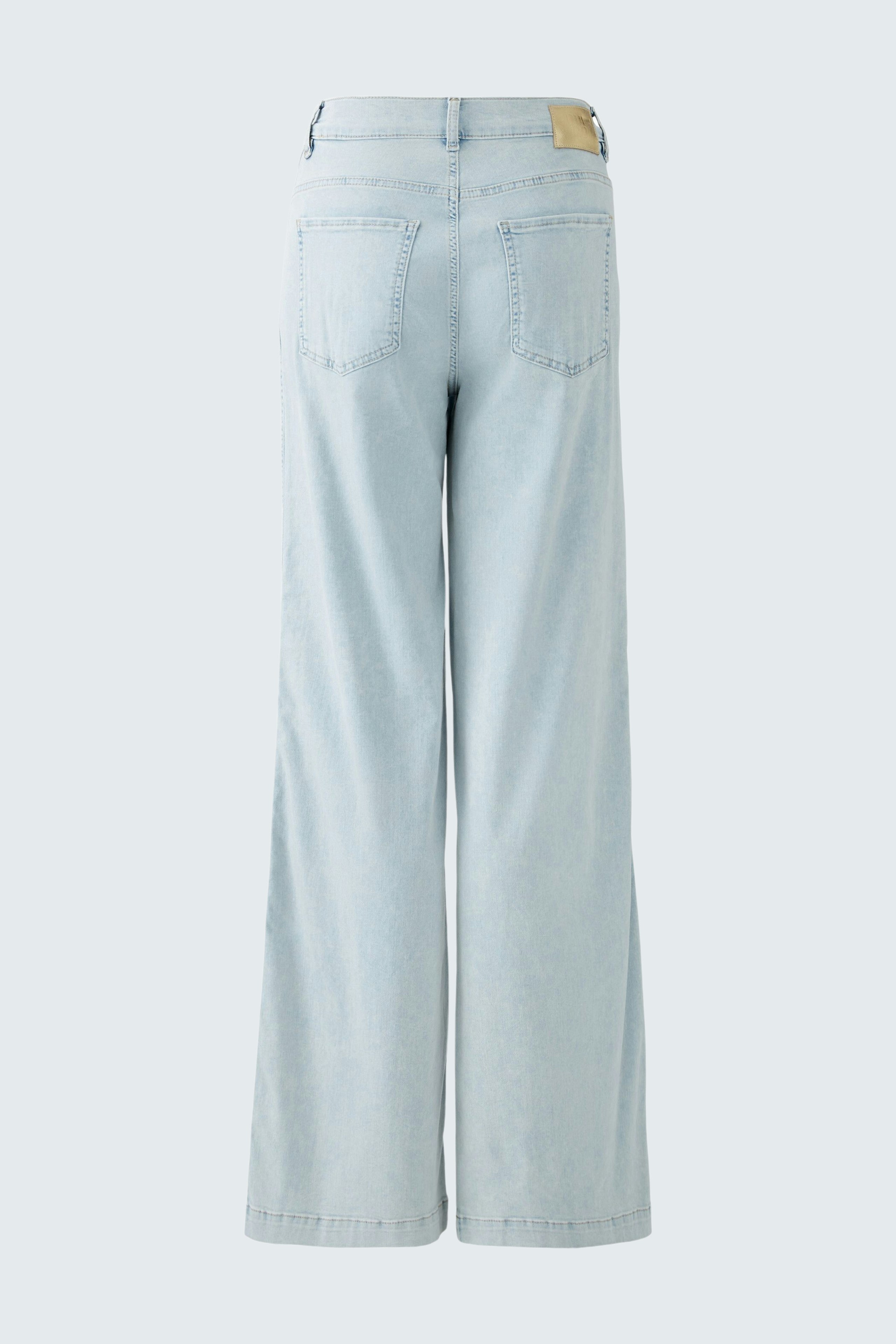 Helle Flared Jeans für Damen: Lässige, weite Passform mit klassischem Design und dezenten Taschen.