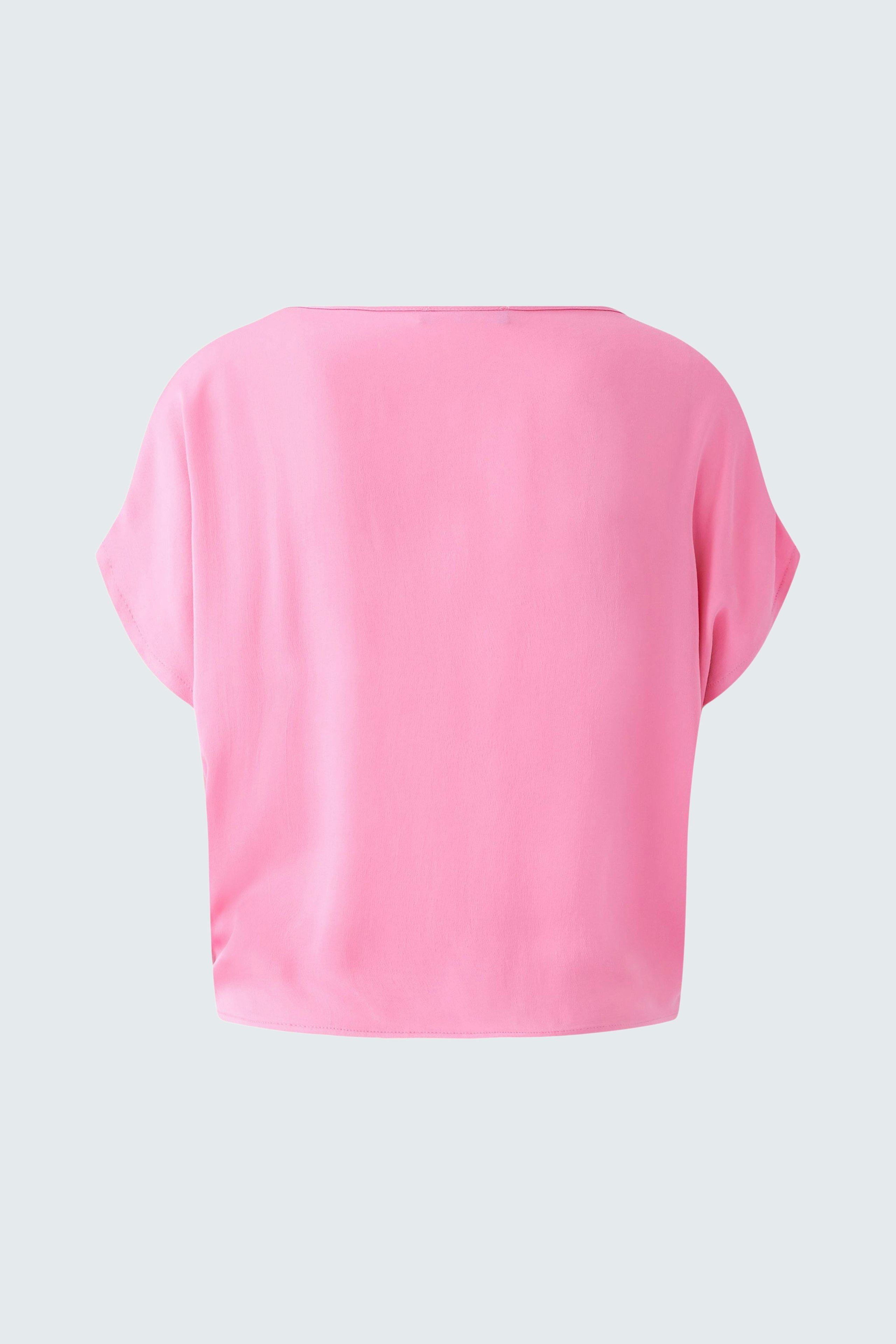 Stylish women's blouse in soft pink, featuring a relaxed fit and elegant design.