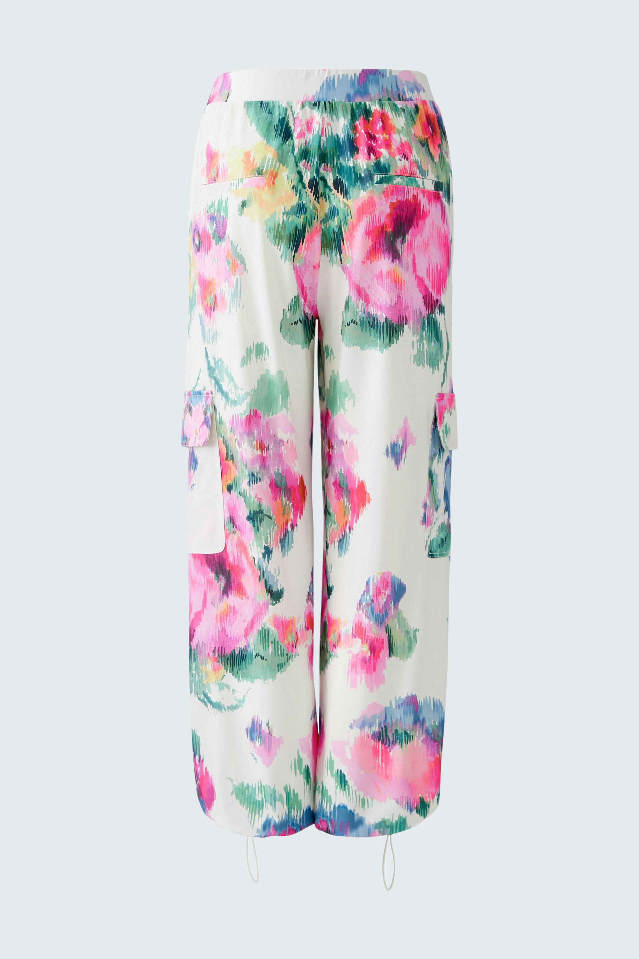 Helle Cargohose mit buntem Blumenmuster, ideal für einen frischen, lässigen Look.
