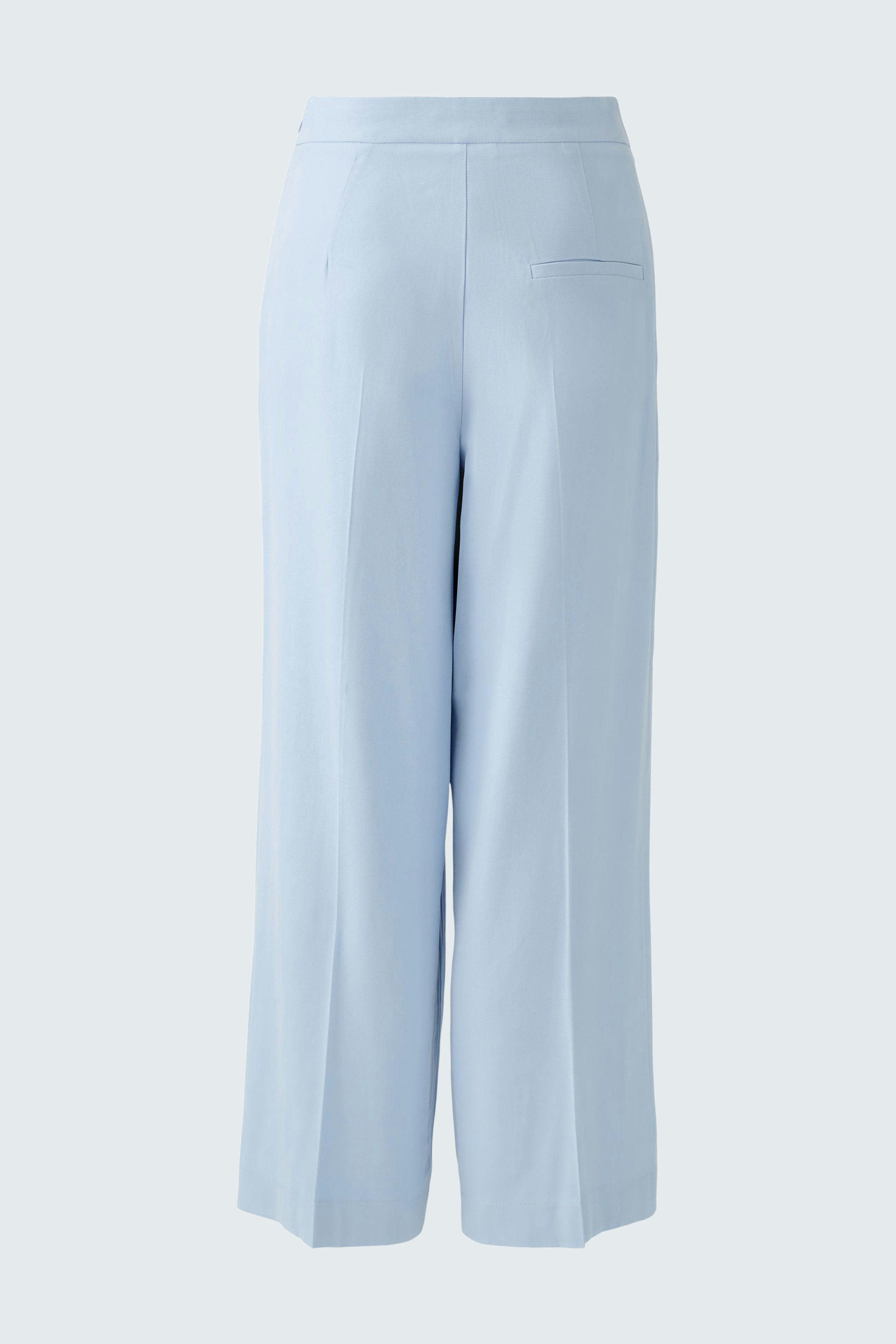 Helle Damen-Culotte: Weite, hellblaue Hose mit lässigem Schnitt und zwei Taschen auf der Rückseite.