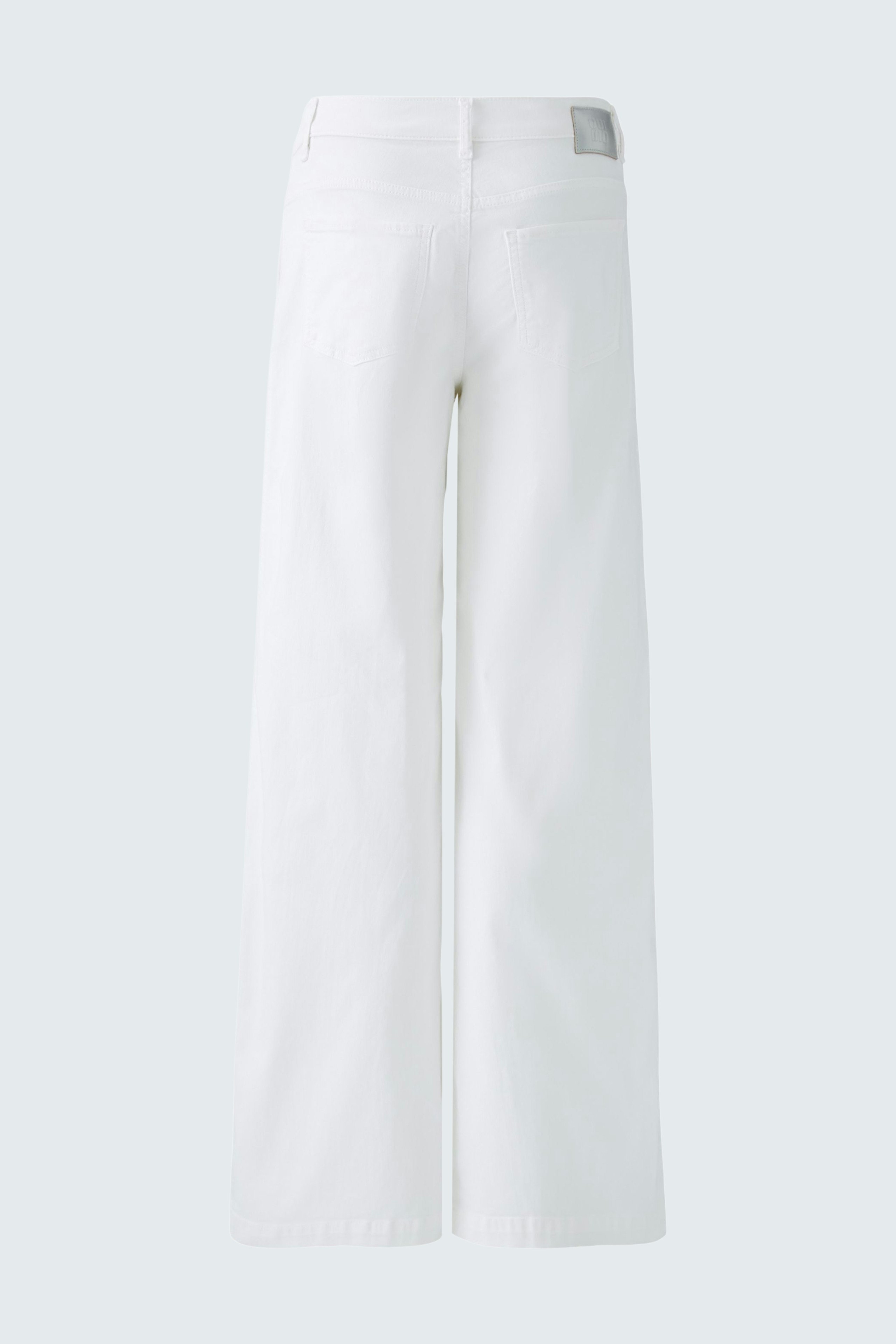 Flared jeans: White flared jeans with a relaxed fit, perfect for casual outfits.