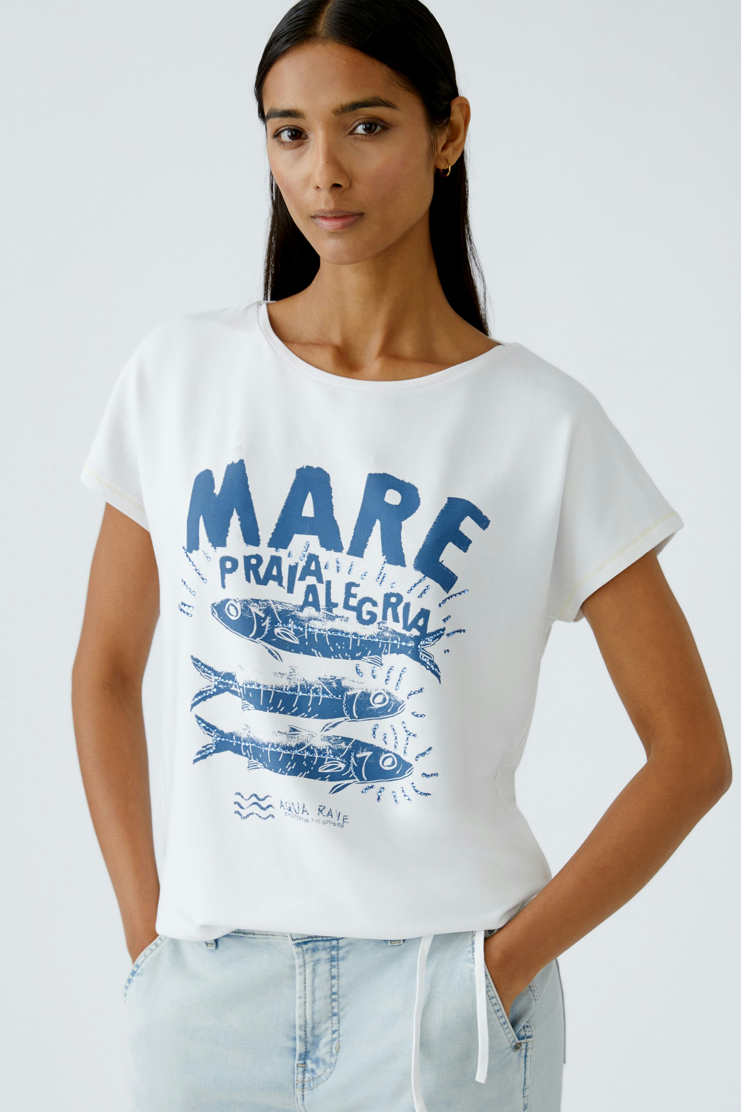 Weißes Damen-T-Shirt mit lockerer Passform und feinen Details, ideal für den Alltag.