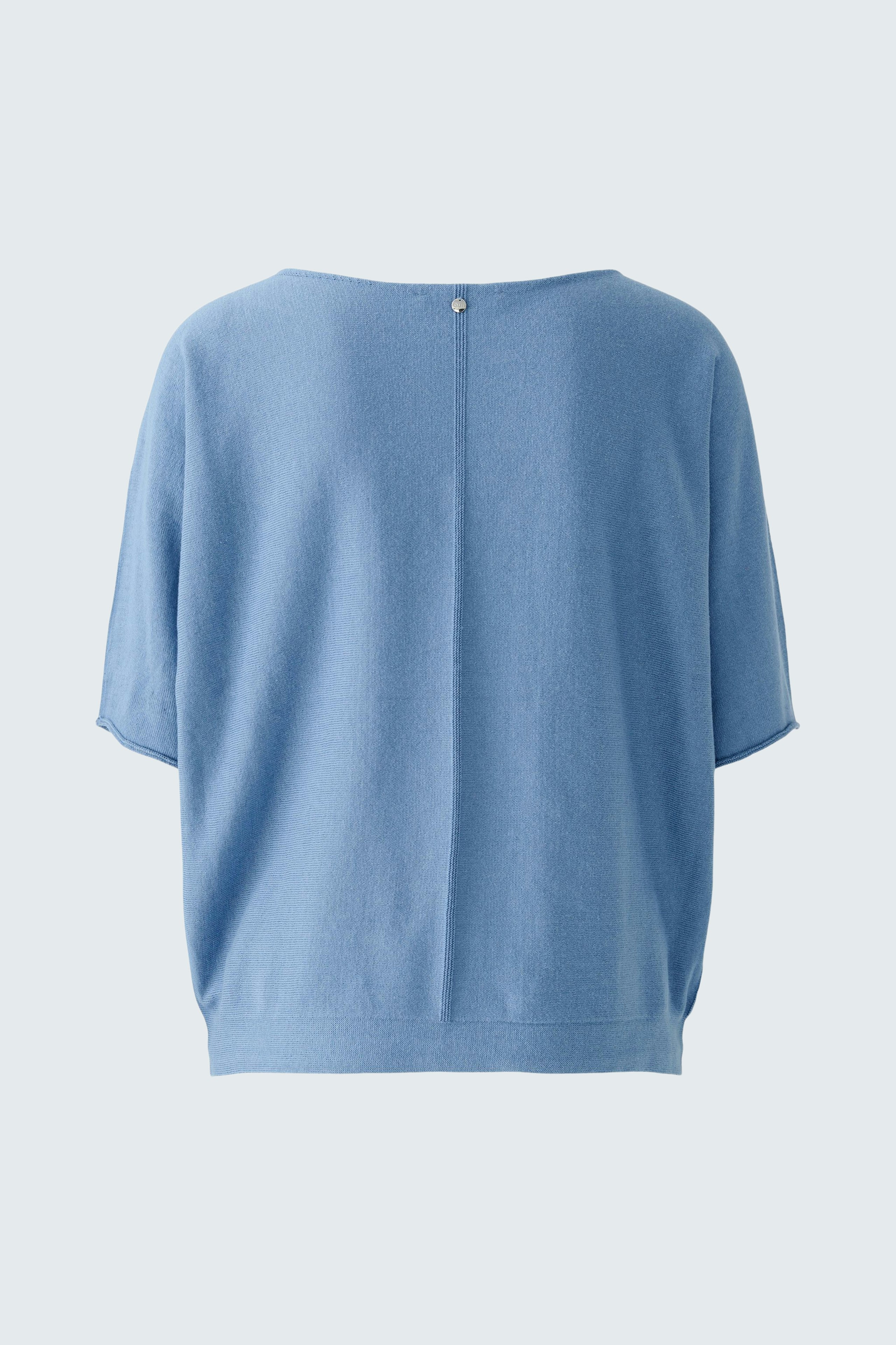 Casual women's pullover: Soft blue pullover with a relaxed fit and short sleeves, perfect for everyday wear.